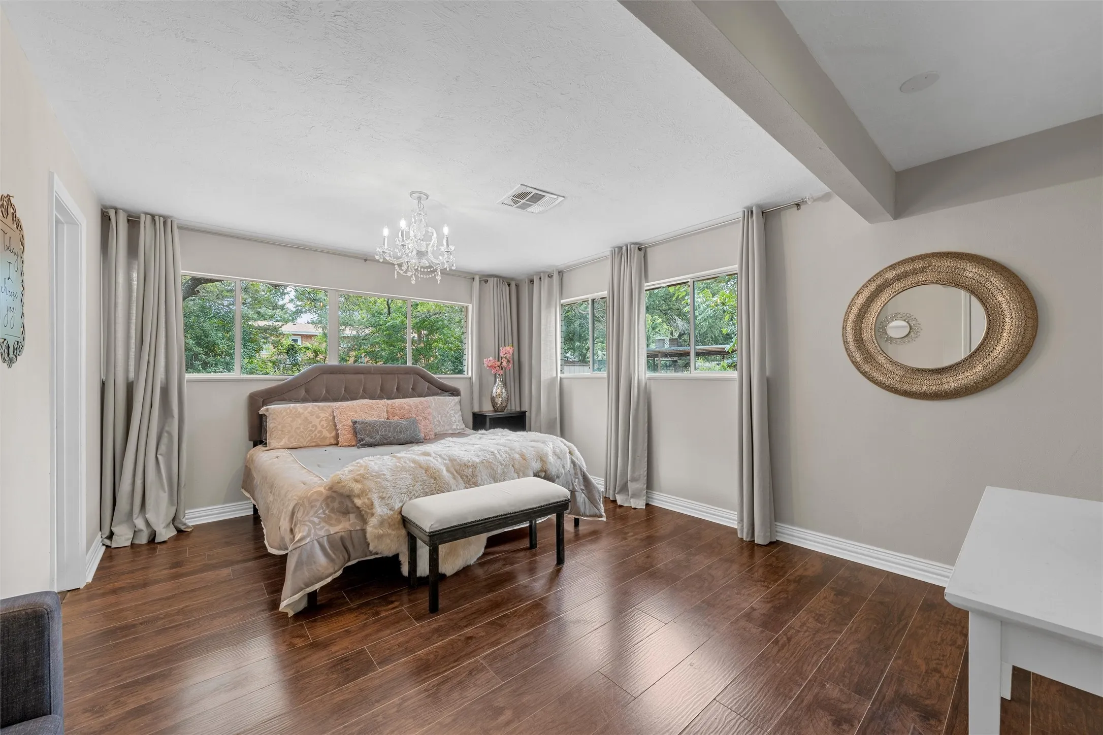 Single Family Residence For Sale in Mc Lennan County , 357 Sharron Drive, Woodway, Texas 76712, 4 Bedroom, 3 Bathroom, Garage spaces, 2,128 Sqft, built in 1960, mls#21297768, Real Estate Agent in Woodway, Homes For Sale in Mc Lennan county, Homes For Sale in Woodway, Realtor in Woodway Texas, Real Estate Brokerage Independent Realty Texas, Luminita Cordes Realtor