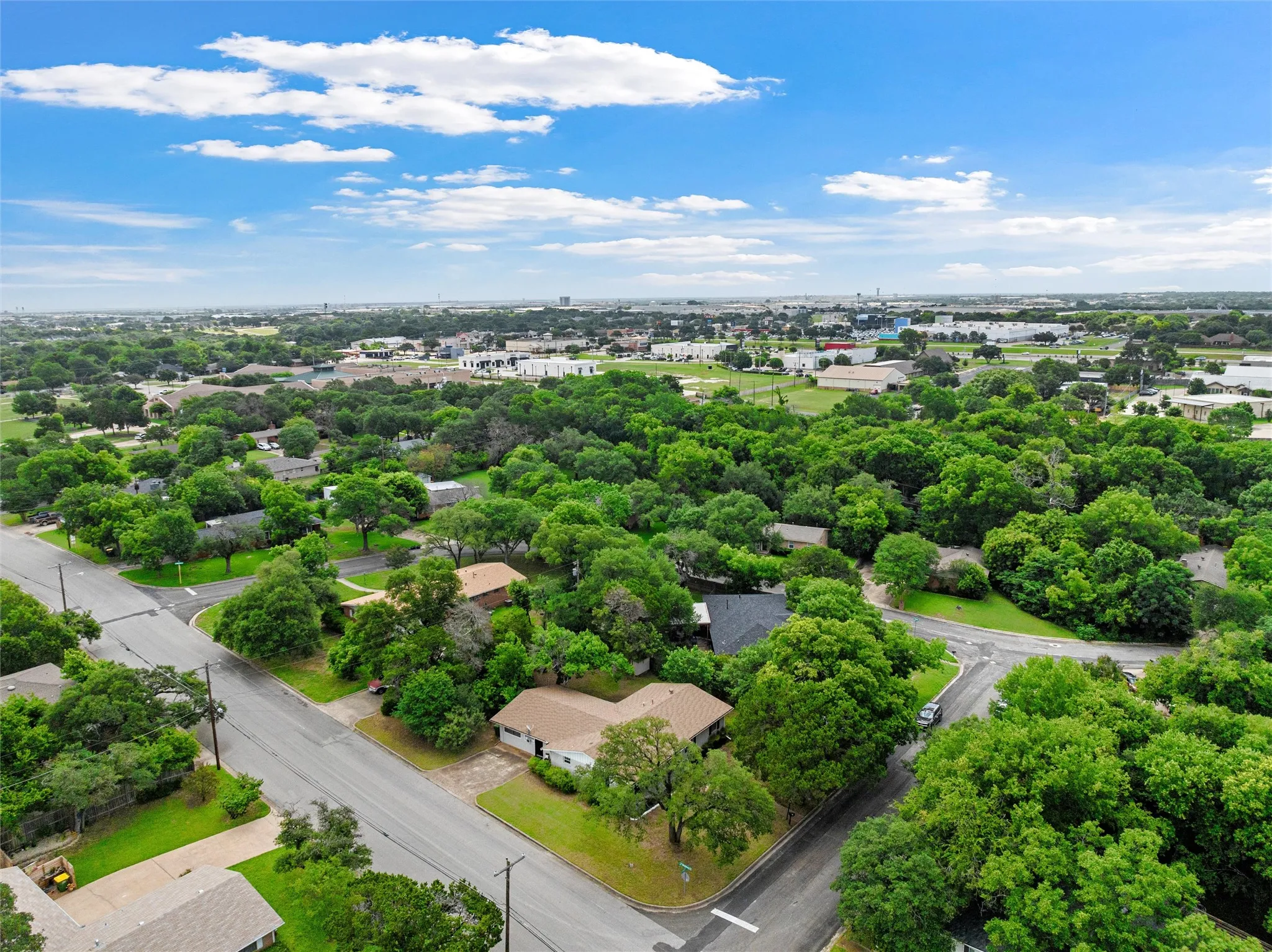 Single Family Residence For Sale in Mc Lennan County , 357 Sharron Drive, Woodway, Texas 76712, 4 Bedroom, 3 Bathroom, Garage spaces, 2,128 Sqft, built in 1960, mls#21297768, Real Estate Agent in Woodway, Homes For Sale in Mc Lennan county, Homes For Sale in Woodway, Realtor in Woodway Texas, Real Estate Brokerage Independent Realty Texas, Luminita Cordes Realtor