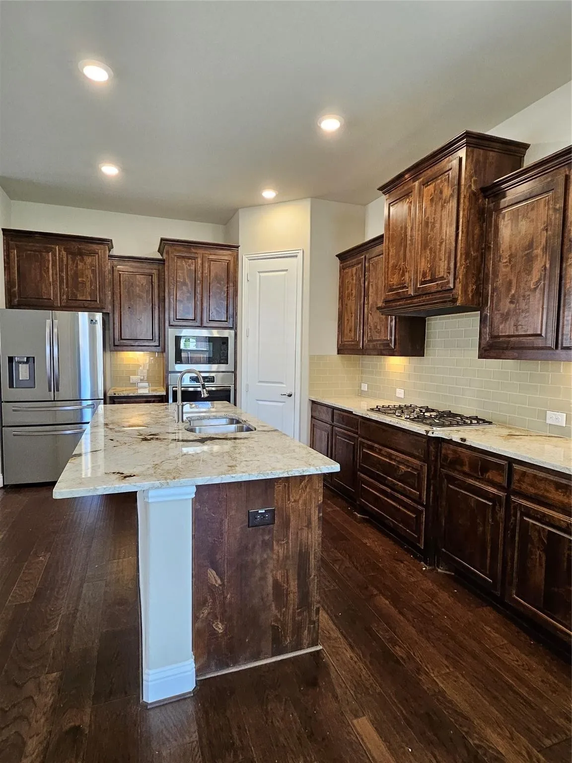 Single Family Residence For Rent in Collin County , 7378 Joshua Road, Frisco, Texas 75033, 4 Bedroom, 4 Bathroom, 2 Garage spaces, 3,277 Sqft, built in 2018, mls#21290341, Real Estate Agent in Frisco, Homes For Rent in Collin county, Homes For Rent in Frisco, Realtor in Frisco Texas, Real Estate Brokerage Independent Realty Texas, Luminita Cordes Realtor