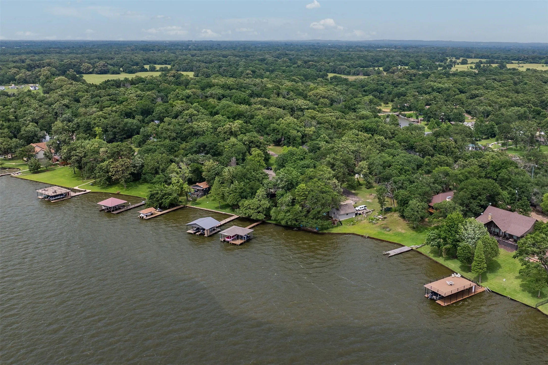 Single Family Residence For Sale in Henderson County , 6949 Terry Trace, Eustace, Texas 75124, 4 Bedroom, 4 Bathroom, 2 Garage spaces, 2,220 Sqft, built in 1985, mls#21297806, Real Estate Agent in Eustace, Homes For Sale in Henderson county, Homes For Sale in Eustace, Realtor in Eustace Texas, Real Estate Brokerage Independent Realty Texas, Luminita Cordes Realtor