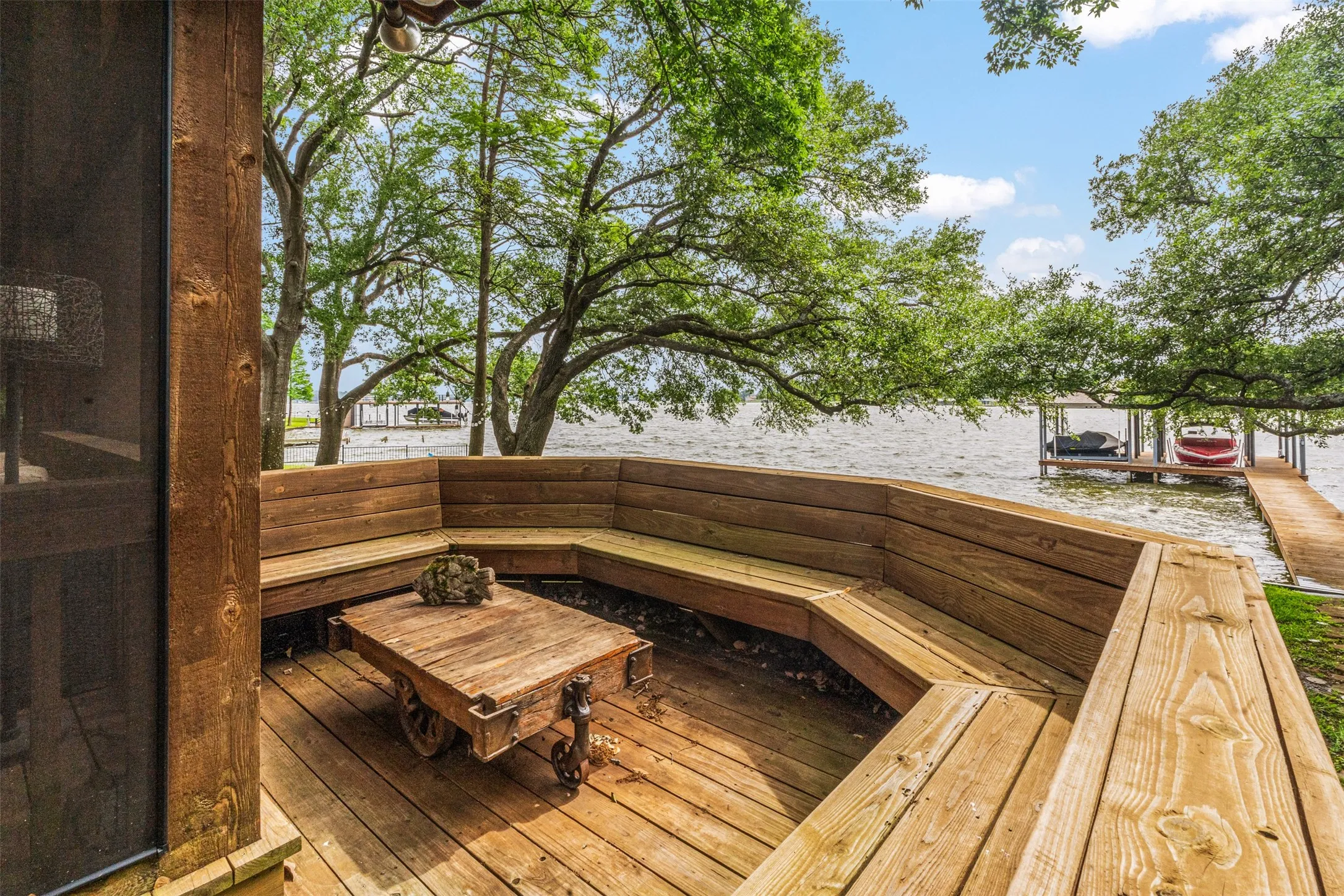 Single Family Residence For Sale in Henderson County , 6949 Terry Trace, Eustace, Texas 75124, 4 Bedroom, 4 Bathroom, 2 Garage spaces, 2,220 Sqft, built in 1985, mls#21297806, Real Estate Agent in Eustace, Homes For Sale in Henderson county, Homes For Sale in Eustace, Realtor in Eustace Texas, Real Estate Brokerage Independent Realty Texas, Luminita Cordes Realtor