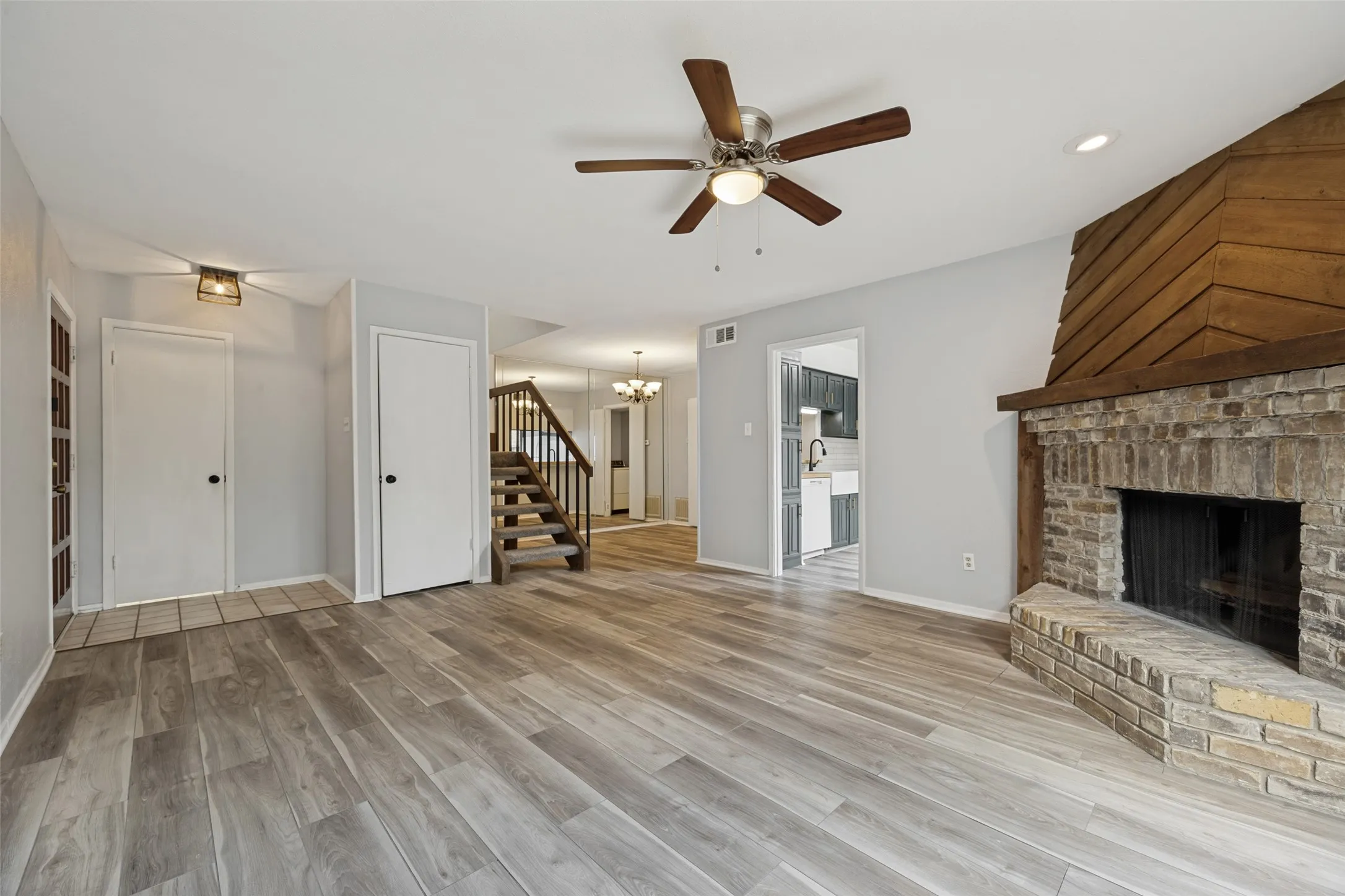 Single Family Residence For Sale in Dallas County , 333 Melrose Drive 35D, Richardson, Texas 75080, 2 Bedroom, 3 Bathroom, Garage spaces, 1,161 Sqft, built in 1981, mls#21297687, Real Estate Agent in Richardson, Homes For Sale in Dallas county, Homes For Sale in Richardson, Realtor in Richardson Texas, Real Estate Brokerage Independent Realty Texas, Luminita Cordes Realtor