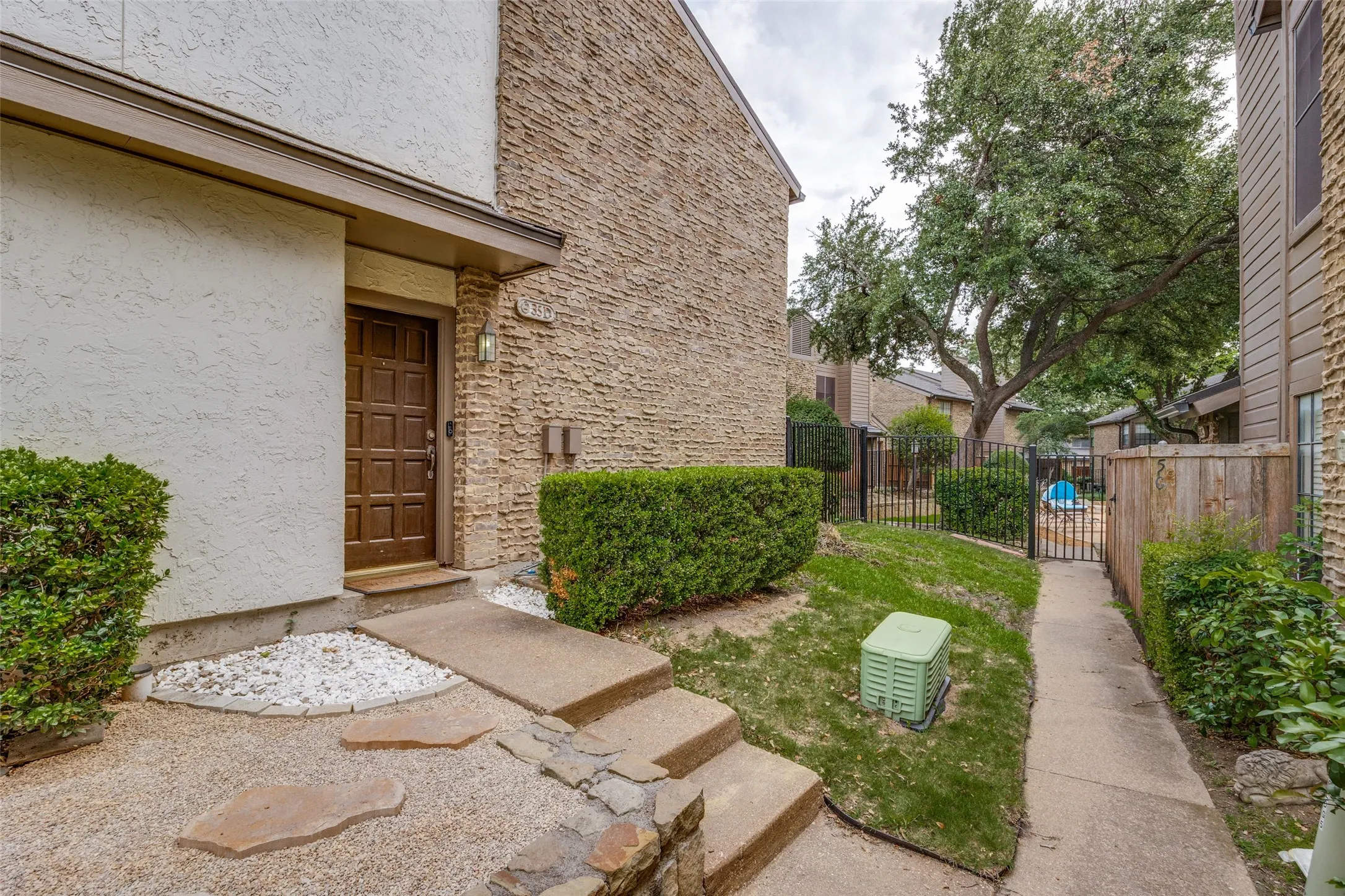 Single Family Residence For Sale in Dallas County , 333 Melrose Drive 35D, Richardson, Texas 75080, 2 Bedroom, 3 Bathroom, Garage spaces, 1,161 Sqft, built in 1981, mls#21297687, Real Estate Agent in Richardson, Homes For Sale in Dallas county, Homes For Sale in Richardson, Realtor in Richardson Texas, Real Estate Brokerage Independent Realty Texas, Luminita Cordes Realtor