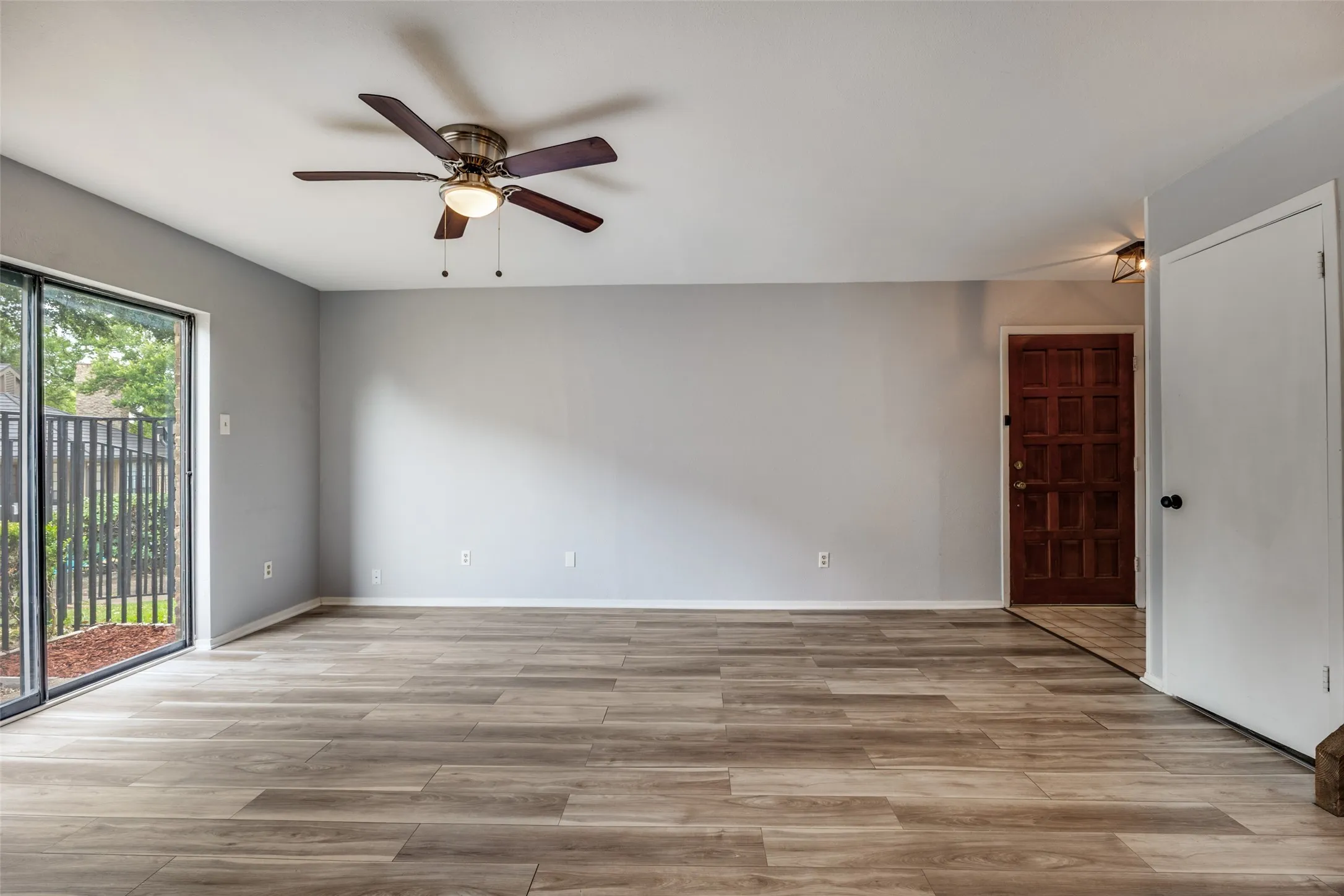 Single Family Residence For Sale in Dallas County , 333 Melrose Drive 35D, Richardson, Texas 75080, 2 Bedroom, 3 Bathroom, Garage spaces, 1,161 Sqft, built in 1981, mls#21297687, Real Estate Agent in Richardson, Homes For Sale in Dallas county, Homes For Sale in Richardson, Realtor in Richardson Texas, Real Estate Brokerage Independent Realty Texas, Luminita Cordes Realtor