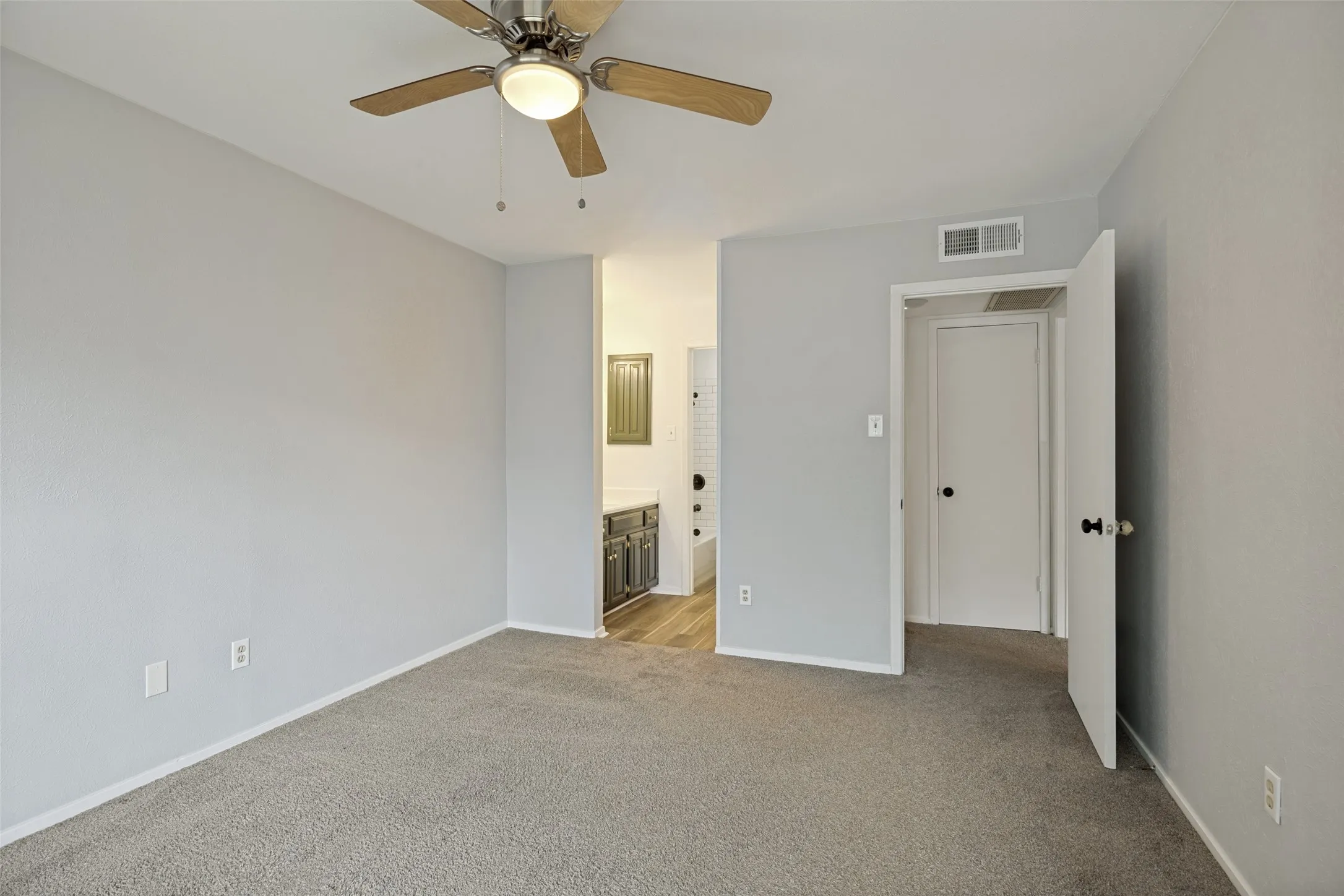 Single Family Residence For Sale in Dallas County , 333 Melrose Drive 35D, Richardson, Texas 75080, 2 Bedroom, 3 Bathroom, Garage spaces, 1,161 Sqft, built in 1981, mls#21297687, Real Estate Agent in Richardson, Homes For Sale in Dallas county, Homes For Sale in Richardson, Realtor in Richardson Texas, Real Estate Brokerage Independent Realty Texas, Luminita Cordes Realtor