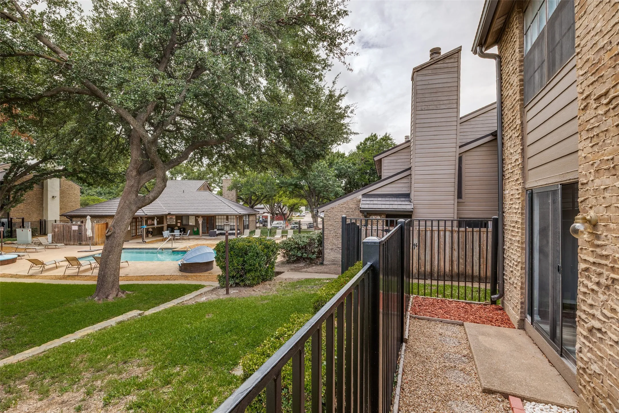 Single Family Residence For Sale in Dallas County , 333 Melrose Drive 35D, Richardson, Texas 75080, 2 Bedroom, 3 Bathroom, Garage spaces, 1,161 Sqft, built in 1981, mls#21297687, Real Estate Agent in Richardson, Homes For Sale in Dallas county, Homes For Sale in Richardson, Realtor in Richardson Texas, Real Estate Brokerage Independent Realty Texas, Luminita Cordes Realtor