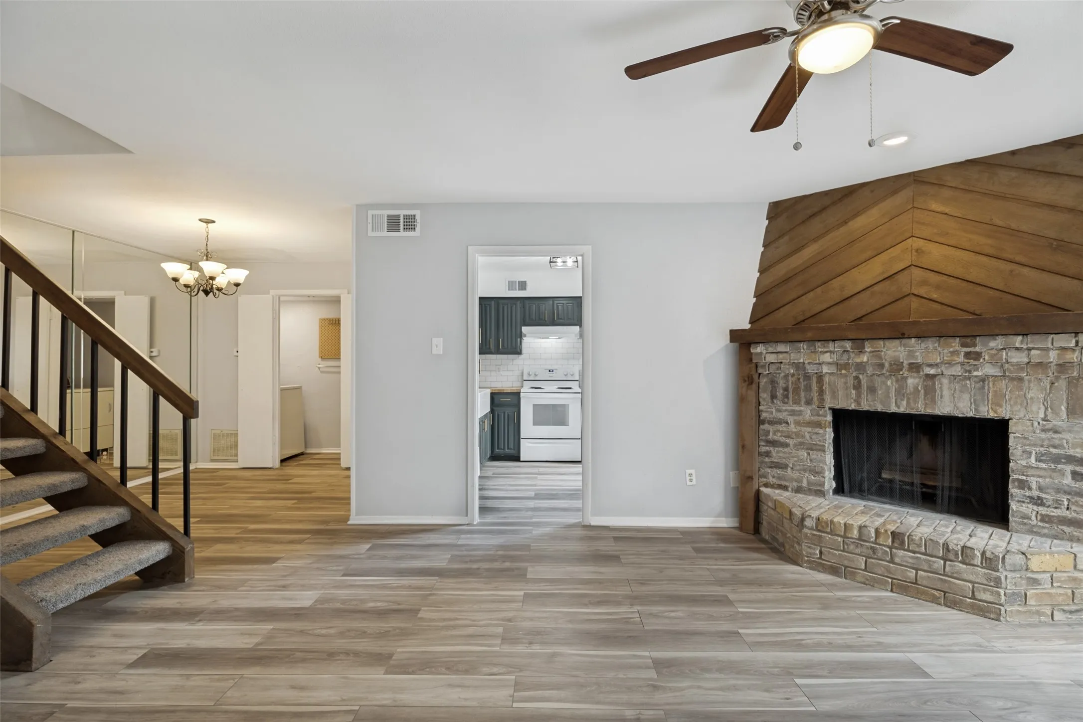 Single Family Residence For Sale in Dallas County , 333 Melrose Drive 35D, Richardson, Texas 75080, 2 Bedroom, 3 Bathroom, Garage spaces, 1,161 Sqft, built in 1981, mls#21297687, Real Estate Agent in Richardson, Homes For Sale in Dallas county, Homes For Sale in Richardson, Realtor in Richardson Texas, Real Estate Brokerage Independent Realty Texas, Luminita Cordes Realtor