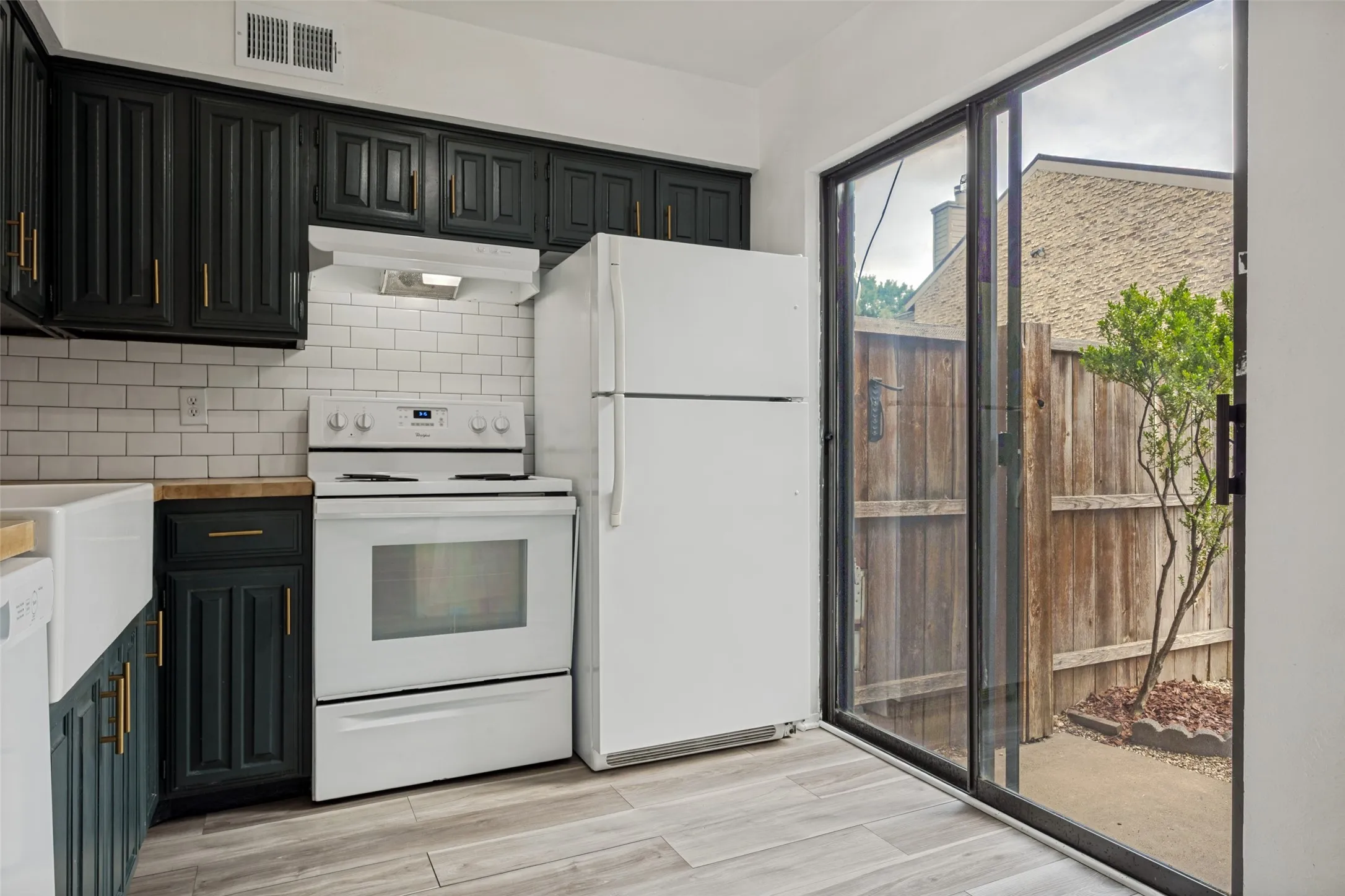 Single Family Residence For Sale in Dallas County , 333 Melrose Drive 35D, Richardson, Texas 75080, 2 Bedroom, 3 Bathroom, Garage spaces, 1,161 Sqft, built in 1981, mls#21297687, Real Estate Agent in Richardson, Homes For Sale in Dallas county, Homes For Sale in Richardson, Realtor in Richardson Texas, Real Estate Brokerage Independent Realty Texas, Luminita Cordes Realtor
