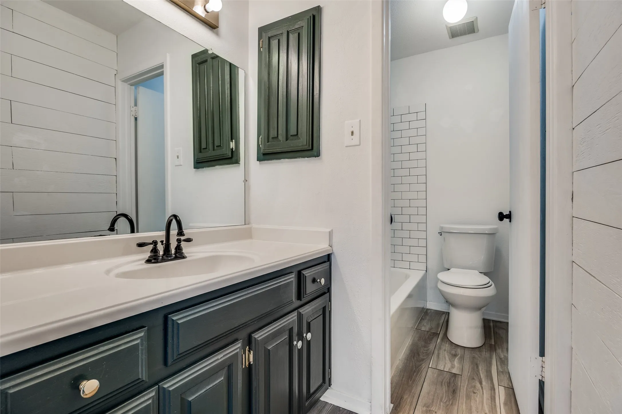 Single Family Residence For Sale in Dallas County , 333 Melrose Drive 35D, Richardson, Texas 75080, 2 Bedroom, 3 Bathroom, Garage spaces, 1,161 Sqft, built in 1981, mls#21297687, Real Estate Agent in Richardson, Homes For Sale in Dallas county, Homes For Sale in Richardson, Realtor in Richardson Texas, Real Estate Brokerage Independent Realty Texas, Luminita Cordes Realtor