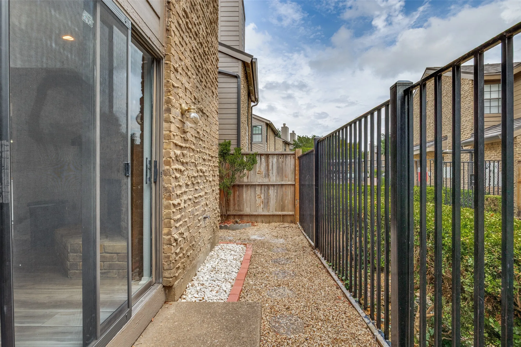 Single Family Residence For Sale in Dallas County , 333 Melrose Drive 35D, Richardson, Texas 75080, 2 Bedroom, 3 Bathroom, Garage spaces, 1,161 Sqft, built in 1981, mls#21297687, Real Estate Agent in Richardson, Homes For Sale in Dallas county, Homes For Sale in Richardson, Realtor in Richardson Texas, Real Estate Brokerage Independent Realty Texas, Luminita Cordes Realtor