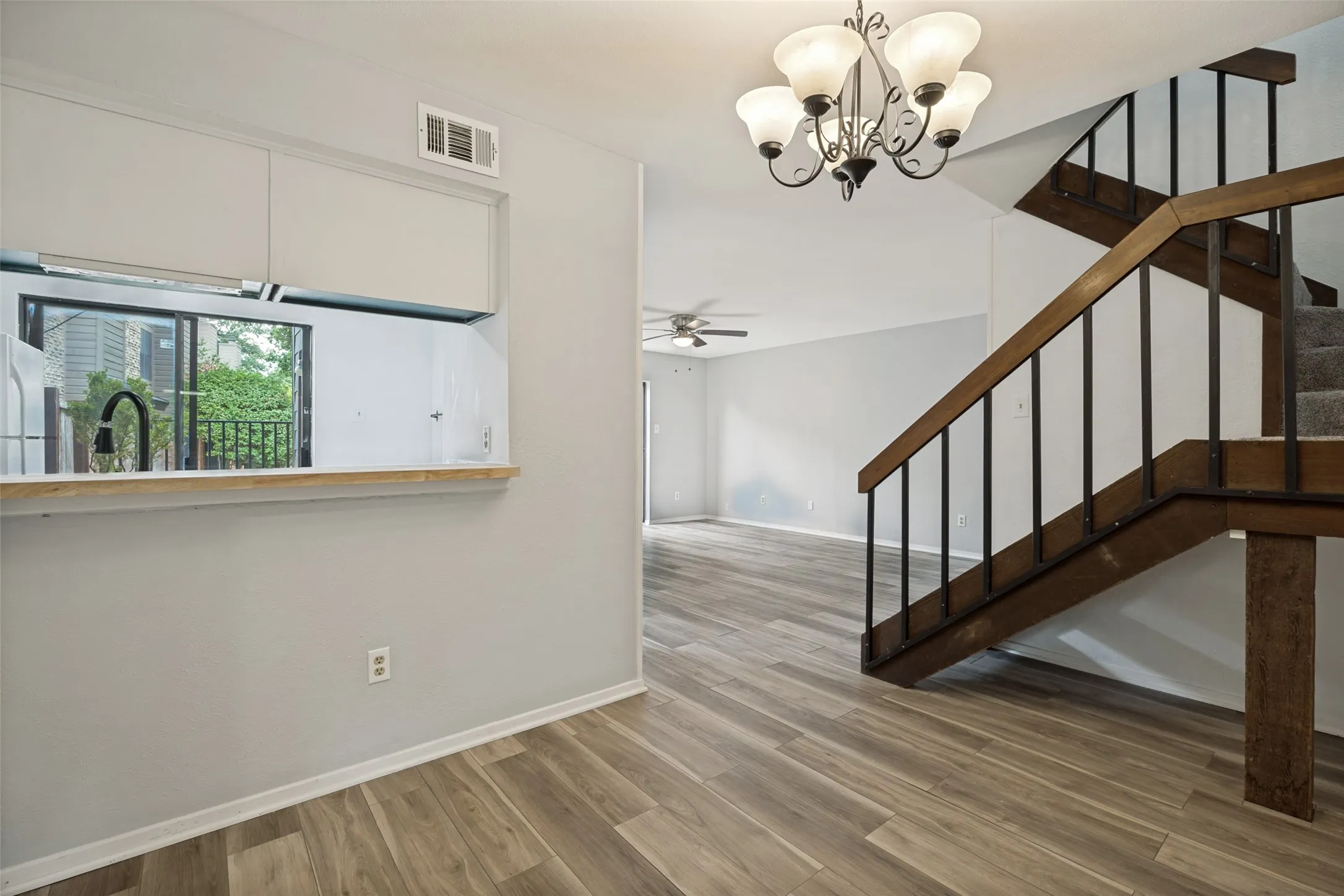 Single Family Residence For Sale in Dallas County , 333 Melrose Drive 35D, Richardson, Texas 75080, 2 Bedroom, 3 Bathroom, Garage spaces, 1,161 Sqft, built in 1981, mls#21297687, Real Estate Agent in Richardson, Homes For Sale in Dallas county, Homes For Sale in Richardson, Realtor in Richardson Texas, Real Estate Brokerage Independent Realty Texas, Luminita Cordes Realtor