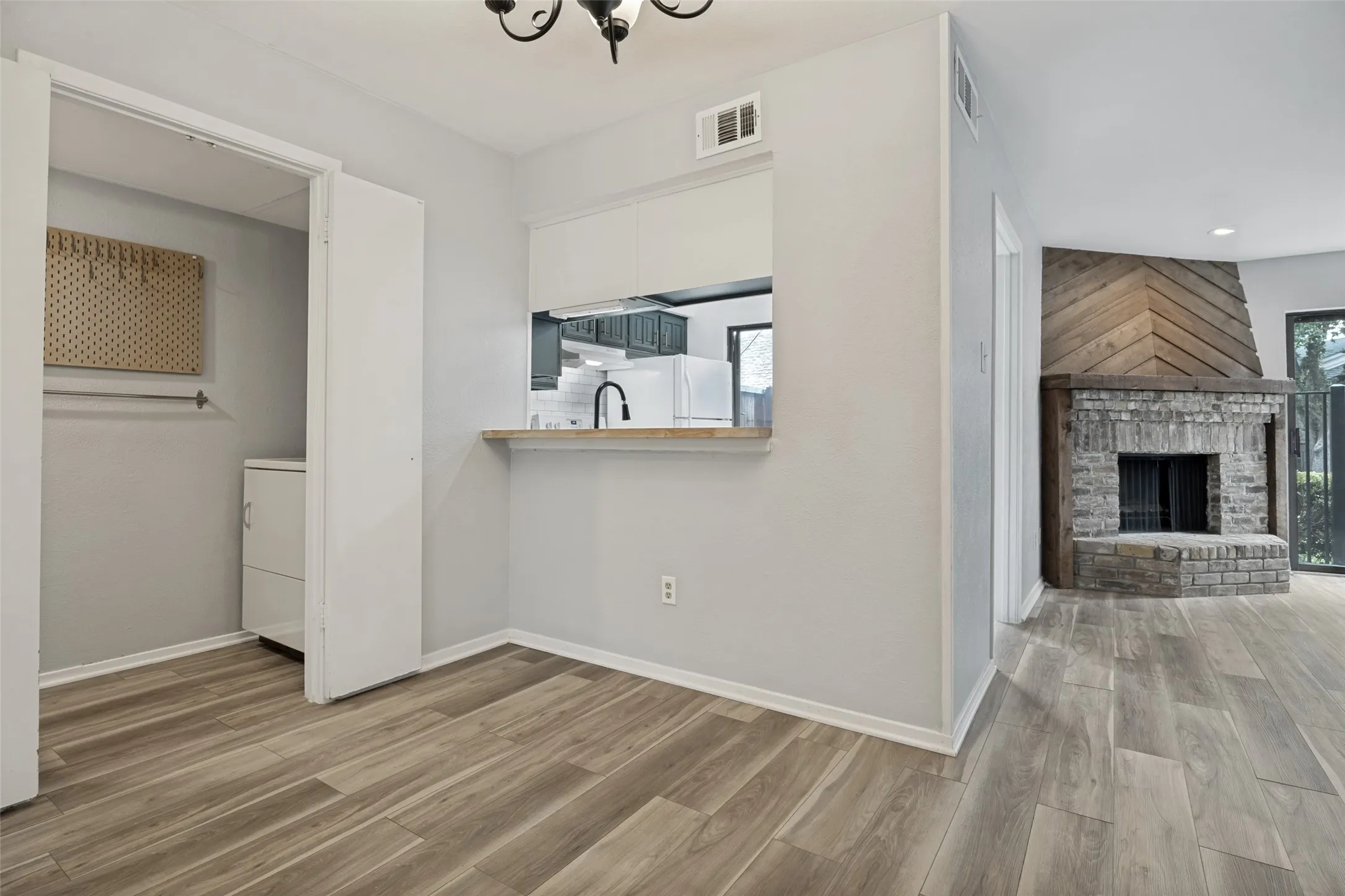 Single Family Residence For Sale in Dallas County , 333 Melrose Drive 35D, Richardson, Texas 75080, 2 Bedroom, 3 Bathroom, Garage spaces, 1,161 Sqft, built in 1981, mls#21297687, Real Estate Agent in Richardson, Homes For Sale in Dallas county, Homes For Sale in Richardson, Realtor in Richardson Texas, Real Estate Brokerage Independent Realty Texas, Luminita Cordes Realtor