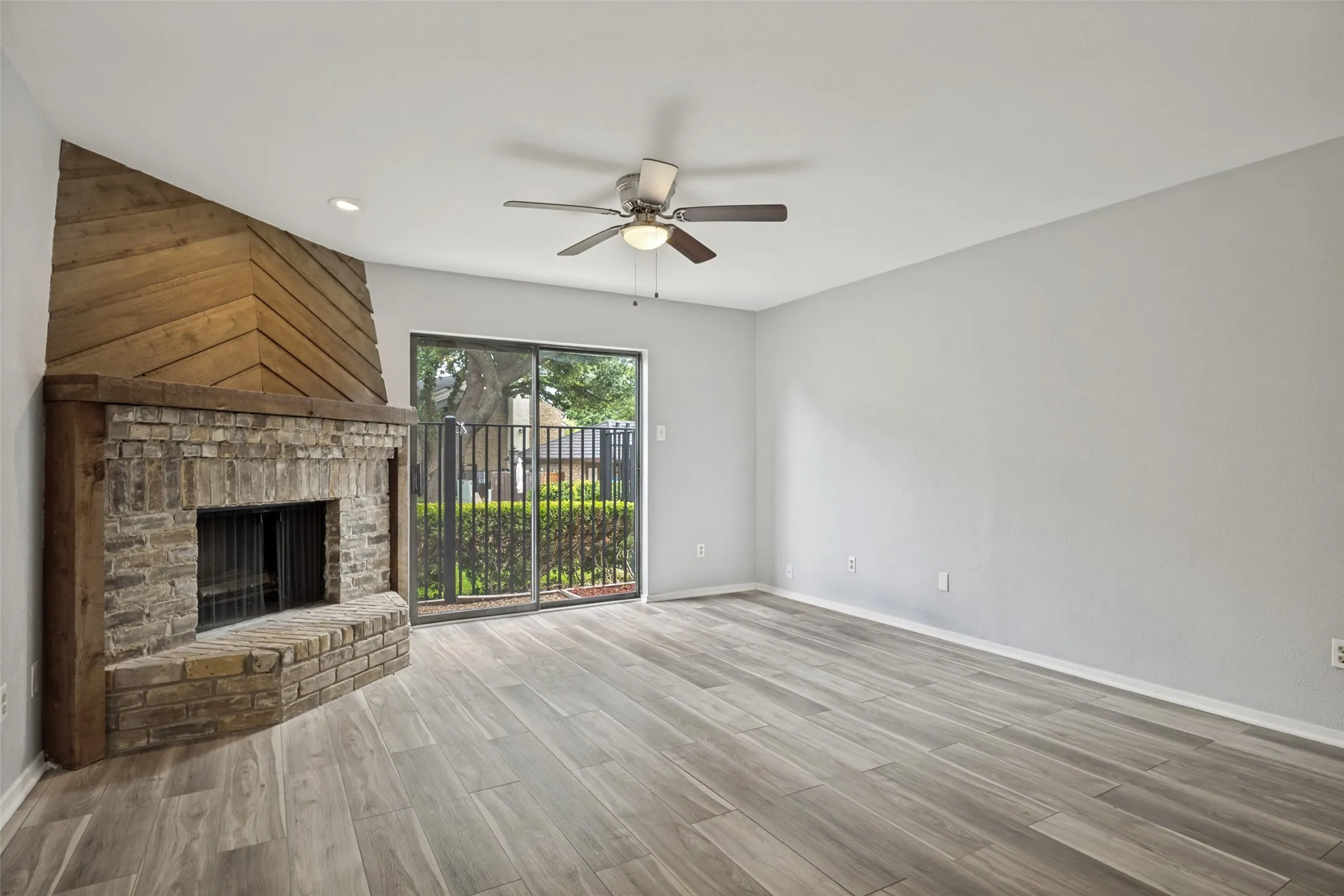 Single Family Residence For Sale in Dallas County , 333 Melrose Drive 35D, Richardson, Texas 75080, 2 Bedroom, 3 Bathroom, Garage spaces, 1,161 Sqft, built in 1981, mls#21297687, Real Estate Agent in Richardson, Homes For Sale in Dallas county, Homes For Sale in Richardson, Realtor in Richardson Texas, Real Estate Brokerage Independent Realty Texas, Luminita Cordes Realtor