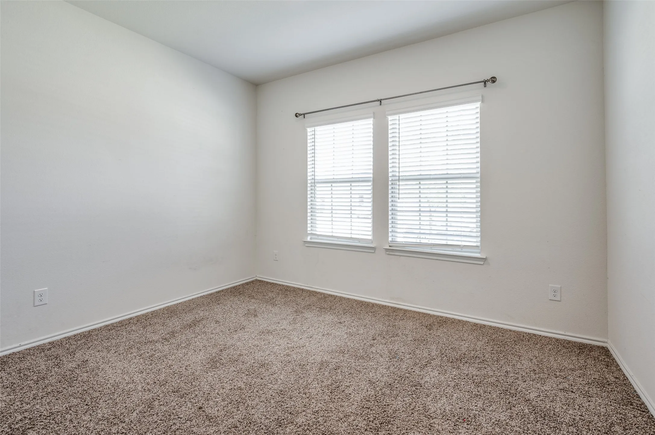 Single Family Residence For Rent in Denton County , 728 Glover Drive, Aubrey, Texas 76227, 4 Bedroom, 3 Bathroom, 2 Garage spaces, 2,351 Sqft, built in 2021, mls#21297475, Real Estate Agent in Aubrey, Homes For Rent in Denton county, Homes For Rent in Aubrey, Realtor in Aubrey Texas, Real Estate Brokerage Independent Realty Texas, Luminita Cordes Realtor
