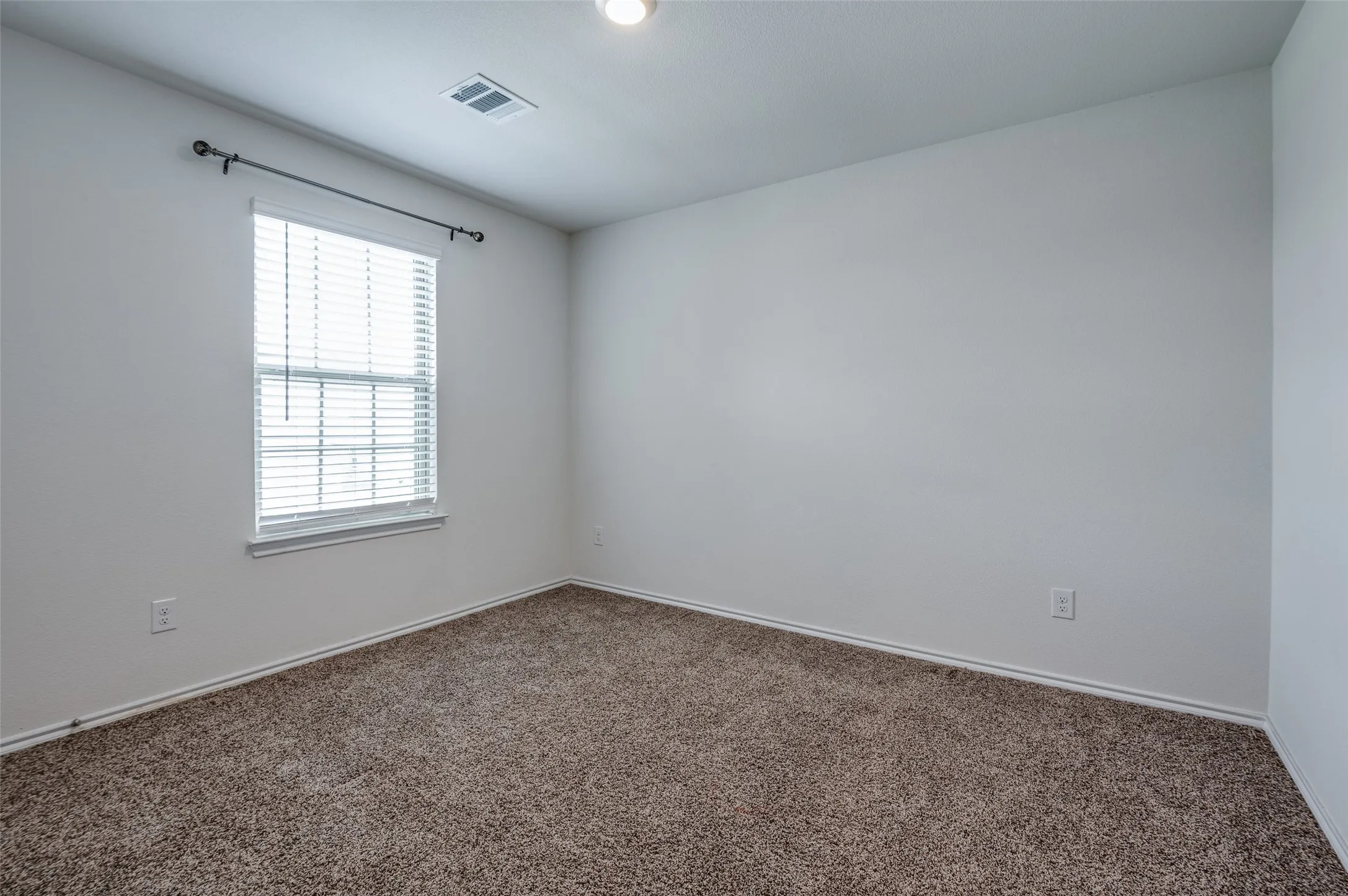 Single Family Residence For Rent in Denton County , 728 Glover Drive, Aubrey, Texas 76227, 4 Bedroom, 3 Bathroom, 2 Garage spaces, 2,351 Sqft, built in 2021, mls#21297475, Real Estate Agent in Aubrey, Homes For Rent in Denton county, Homes For Rent in Aubrey, Realtor in Aubrey Texas, Real Estate Brokerage Independent Realty Texas, Luminita Cordes Realtor