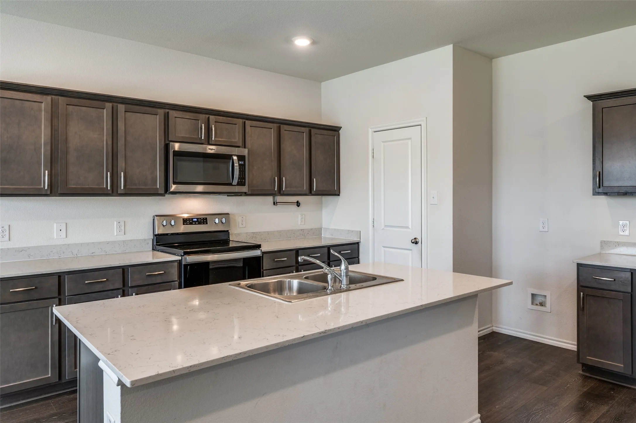 Single Family Residence For Rent in Denton County , 728 Glover Drive, Aubrey, Texas 76227, 4 Bedroom, 3 Bathroom, 2 Garage spaces, 2,351 Sqft, built in 2021, mls#21297475, Real Estate Agent in Aubrey, Homes For Rent in Denton county, Homes For Rent in Aubrey, Realtor in Aubrey Texas, Real Estate Brokerage Independent Realty Texas, Luminita Cordes Realtor