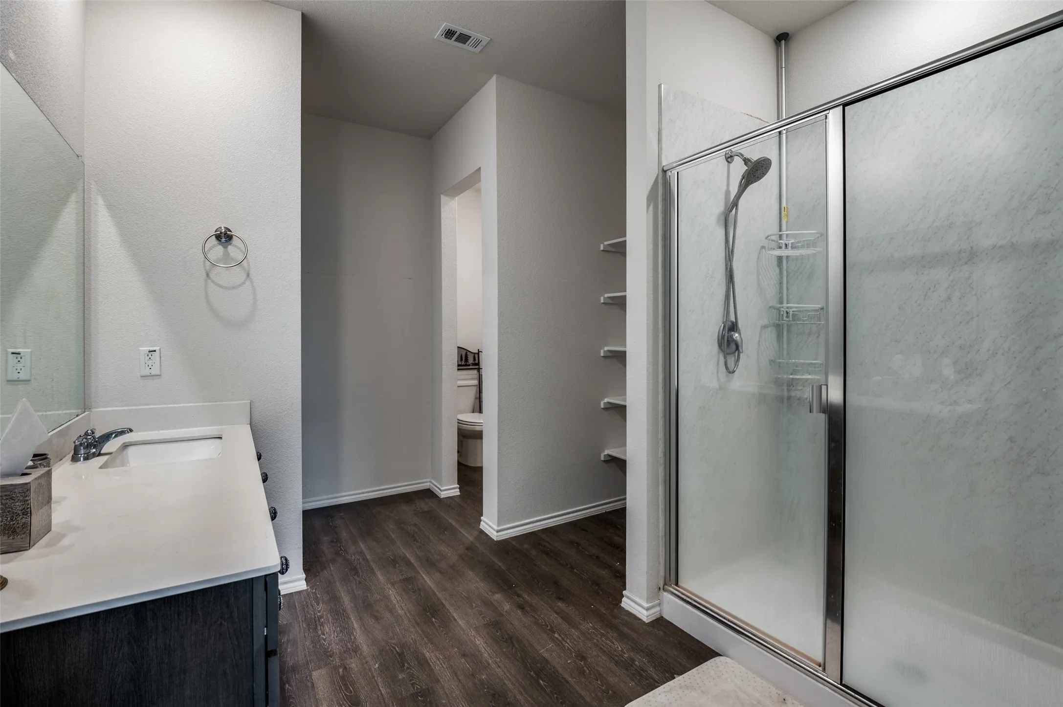 Single Family Residence For Rent in Denton County , 728 Glover Drive, Aubrey, Texas 76227, 4 Bedroom, 3 Bathroom, 2 Garage spaces, 2,351 Sqft, built in 2021, mls#21297475, Real Estate Agent in Aubrey, Homes For Rent in Denton county, Homes For Rent in Aubrey, Realtor in Aubrey Texas, Real Estate Brokerage Independent Realty Texas, Luminita Cordes Realtor