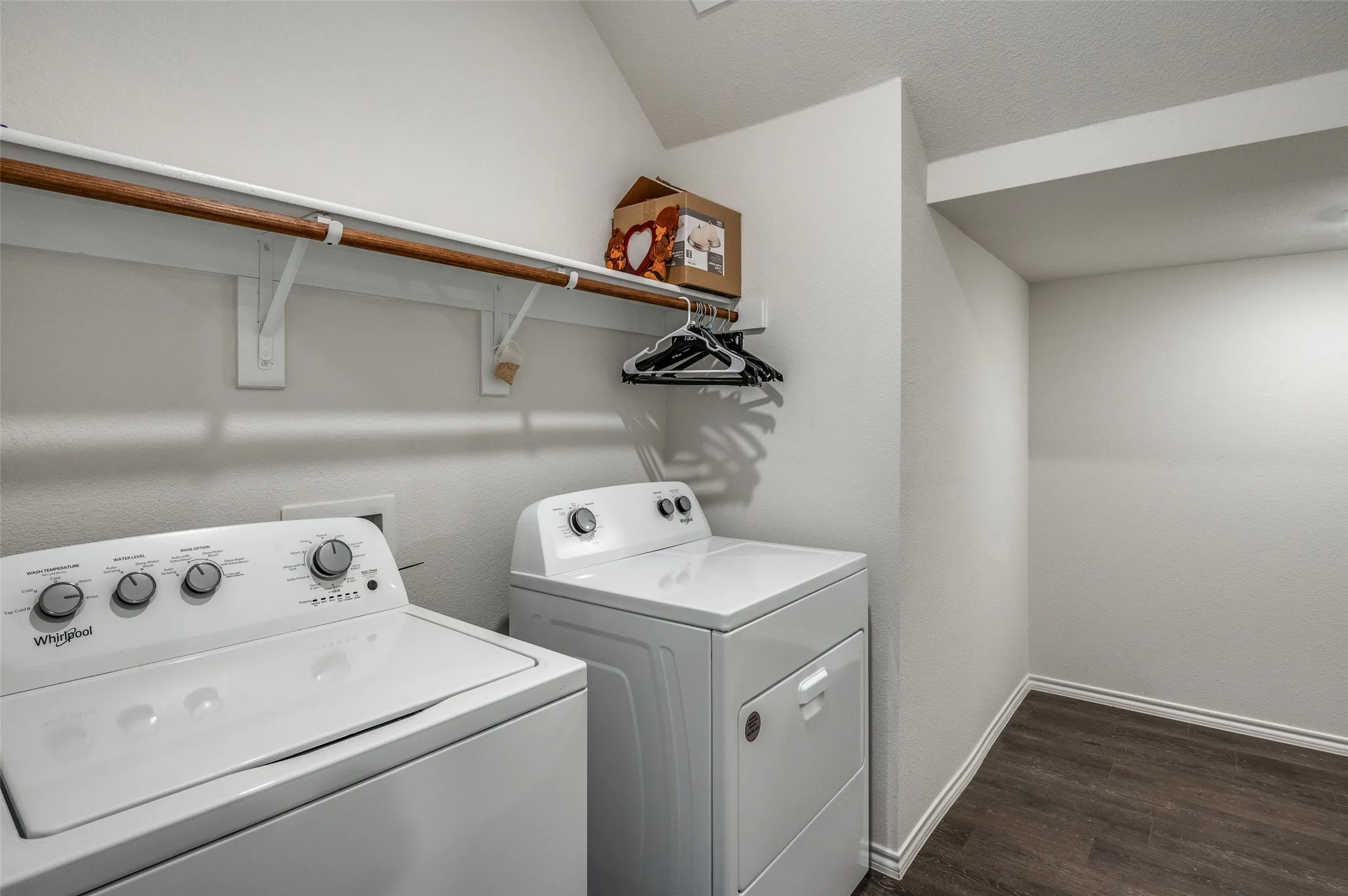 Single Family Residence For Rent in Denton County , 728 Glover Drive, Aubrey, Texas 76227, 4 Bedroom, 3 Bathroom, 2 Garage spaces, 2,351 Sqft, built in 2021, mls#21297475, Real Estate Agent in Aubrey, Homes For Rent in Denton county, Homes For Rent in Aubrey, Realtor in Aubrey Texas, Real Estate Brokerage Independent Realty Texas, Luminita Cordes Realtor