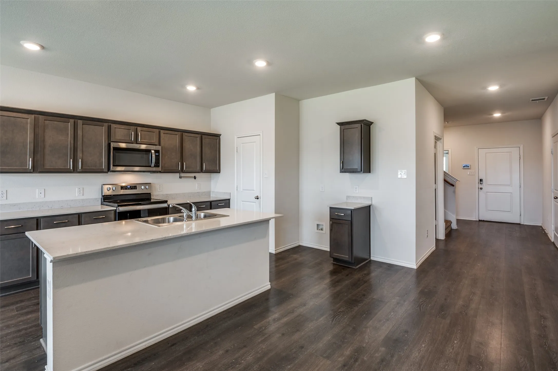 Single Family Residence For Rent in Denton County , 728 Glover Drive, Aubrey, Texas 76227, 4 Bedroom, 3 Bathroom, 2 Garage spaces, 2,351 Sqft, built in 2021, mls#21297475, Real Estate Agent in Aubrey, Homes For Rent in Denton county, Homes For Rent in Aubrey, Realtor in Aubrey Texas, Real Estate Brokerage Independent Realty Texas, Luminita Cordes Realtor