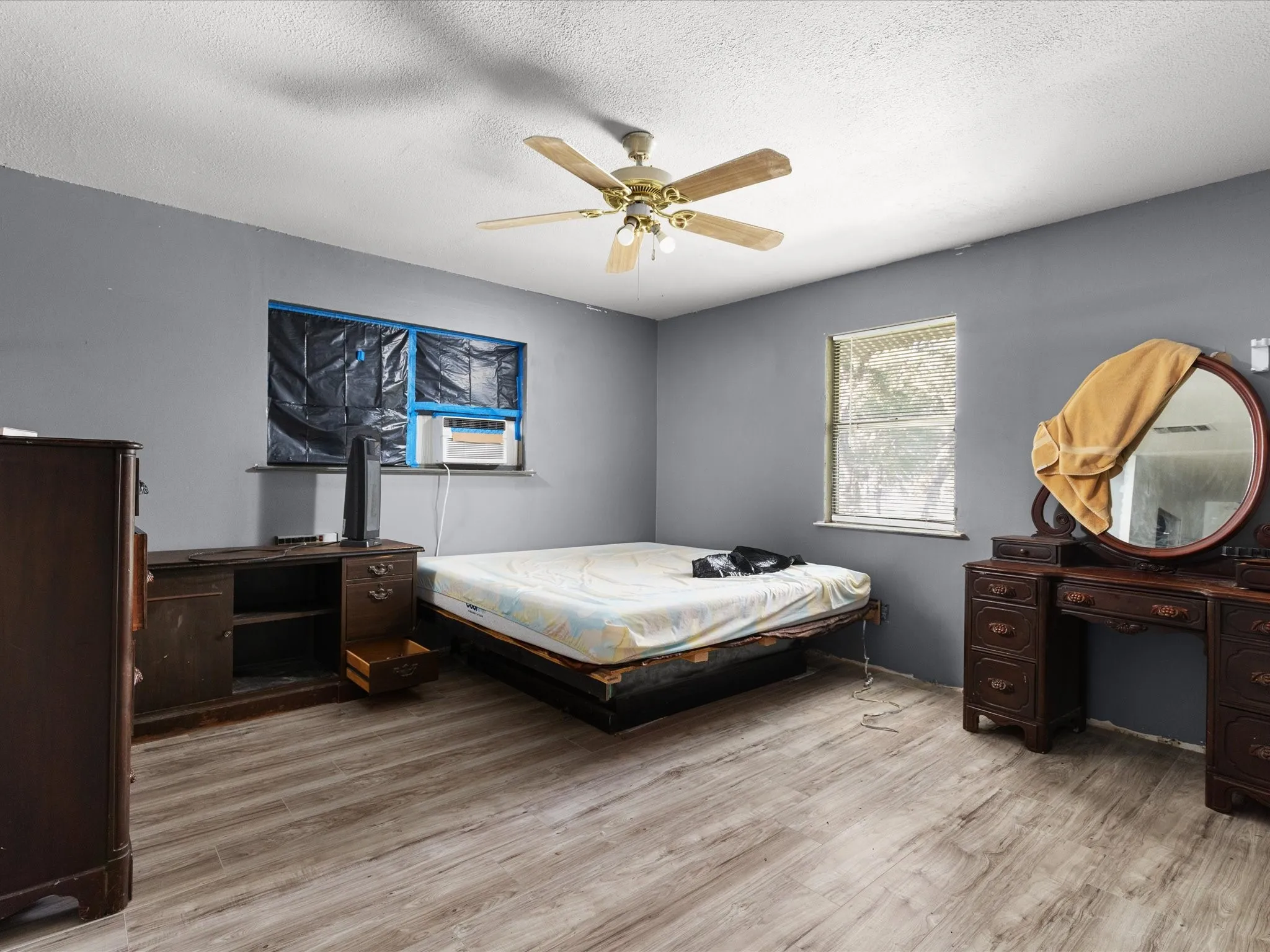 Single Family Residence For Sale in Parker County , 7033 River Trail, Weatherford, Texas 76087, 4 Bedroom, 2 Bathroom, Garage spaces, 1,344 Sqft, built in 1978, mls#21297209, Real Estate Agent in Weatherford, Homes For Sale in Parker county, Homes For Sale in Weatherford, Realtor in Weatherford Texas, Real Estate Brokerage Independent Realty Texas, Luminita Cordes Realtor