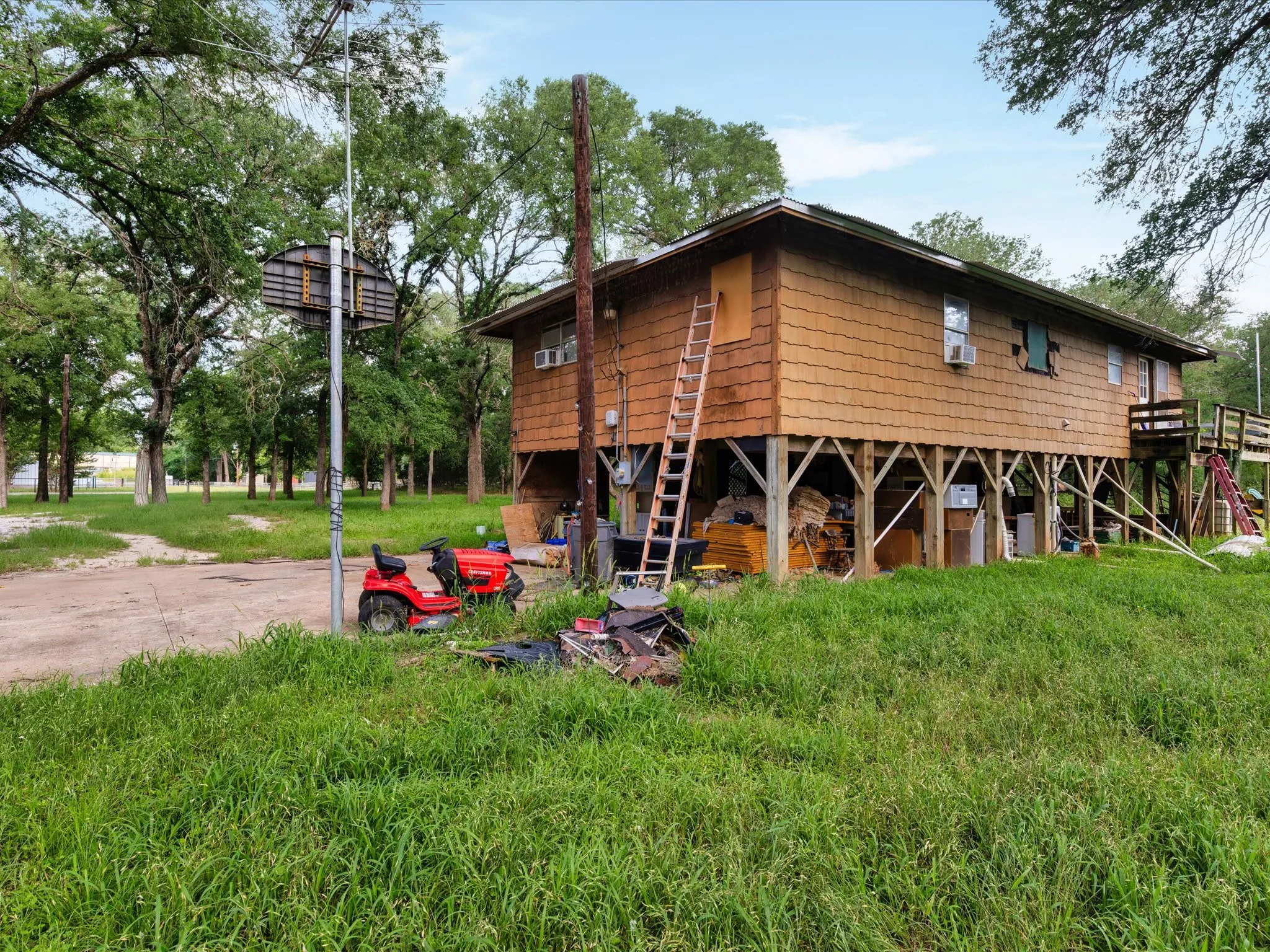 Single Family Residence For Sale in Parker County , 7033 River Trail, Weatherford, Texas 76087, 4 Bedroom, 2 Bathroom, Garage spaces, 1,344 Sqft, built in 1978, mls#21297209, Real Estate Agent in Weatherford, Homes For Sale in Parker county, Homes For Sale in Weatherford, Realtor in Weatherford Texas, Real Estate Brokerage Independent Realty Texas, Luminita Cordes Realtor