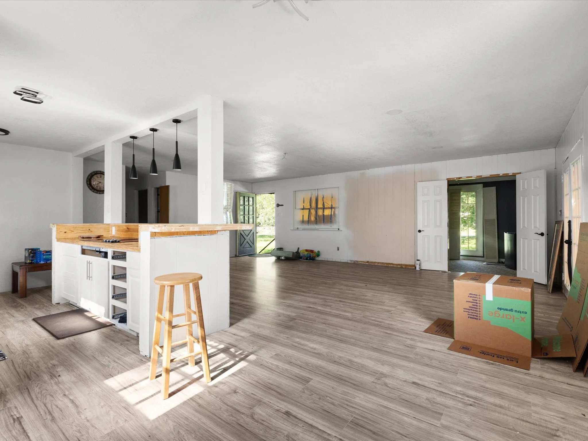 Single Family Residence For Sale in Parker County , 7033 River Trail, Weatherford, Texas 76087, 4 Bedroom, 2 Bathroom, Garage spaces, 1,344 Sqft, built in 1978, mls#21297209, Real Estate Agent in Weatherford, Homes For Sale in Parker county, Homes For Sale in Weatherford, Realtor in Weatherford Texas, Real Estate Brokerage Independent Realty Texas, Luminita Cordes Realtor