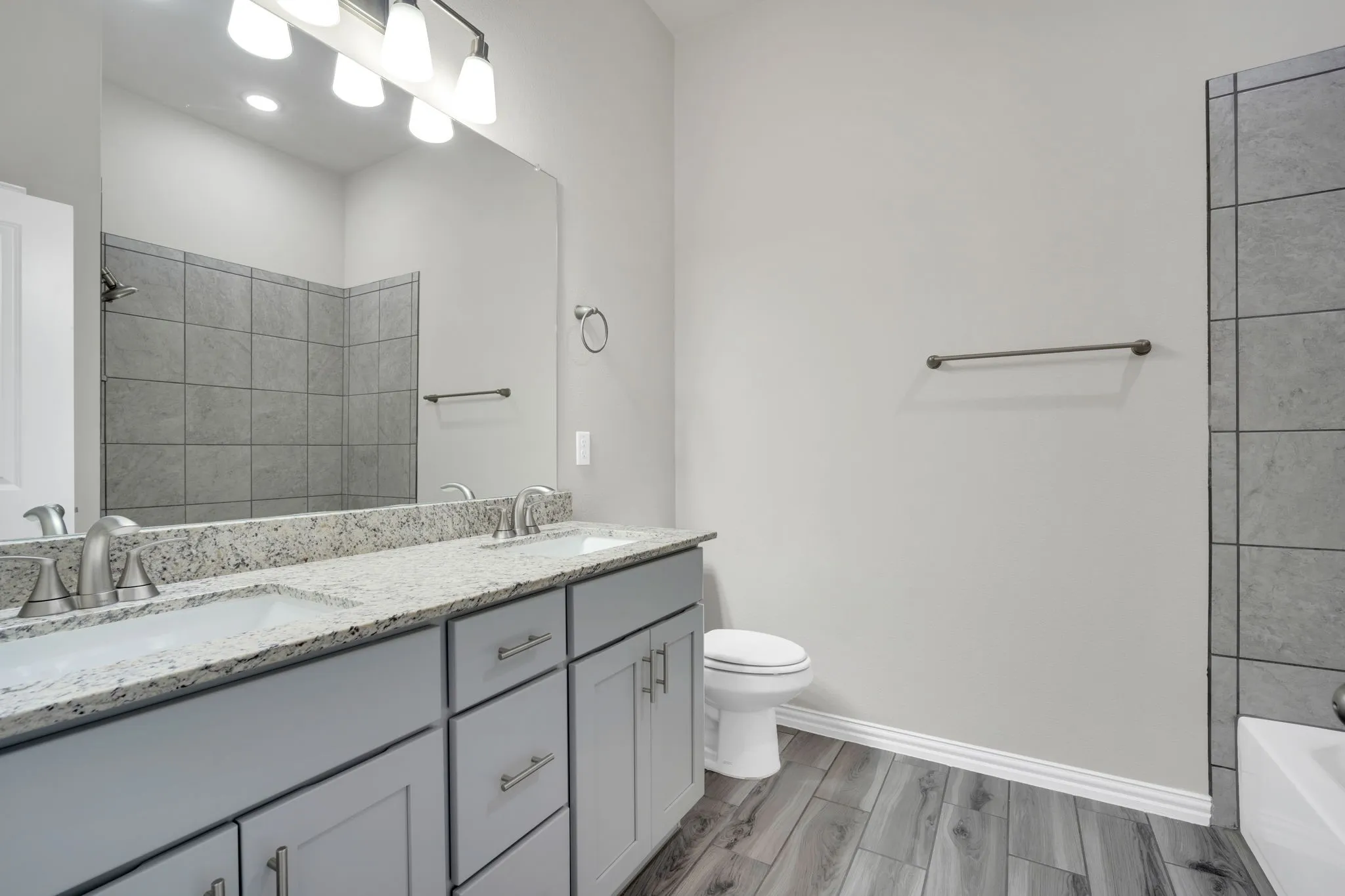 Double sinks and granite counter tops