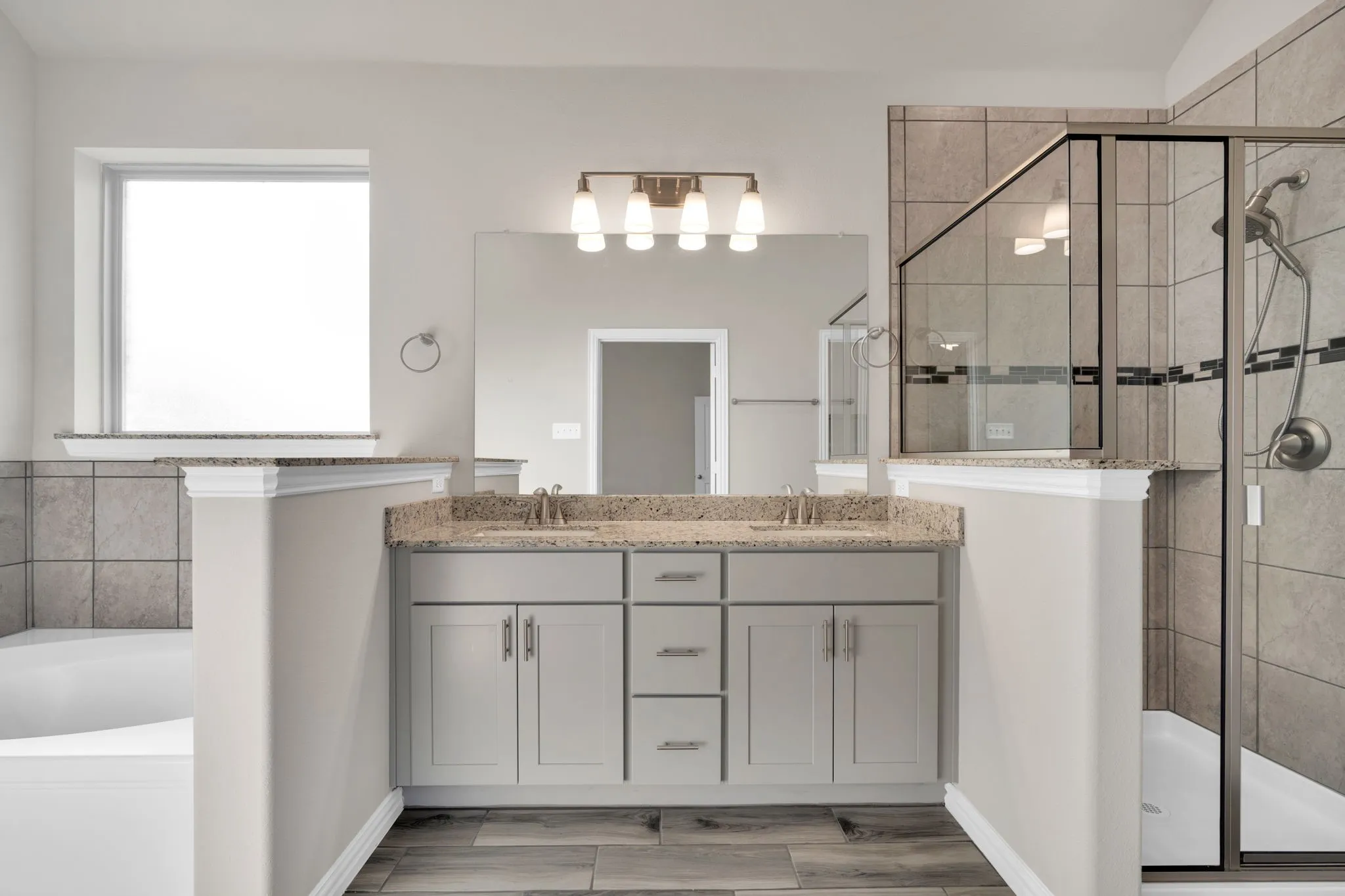 Dual sinks and Granite Countertops
