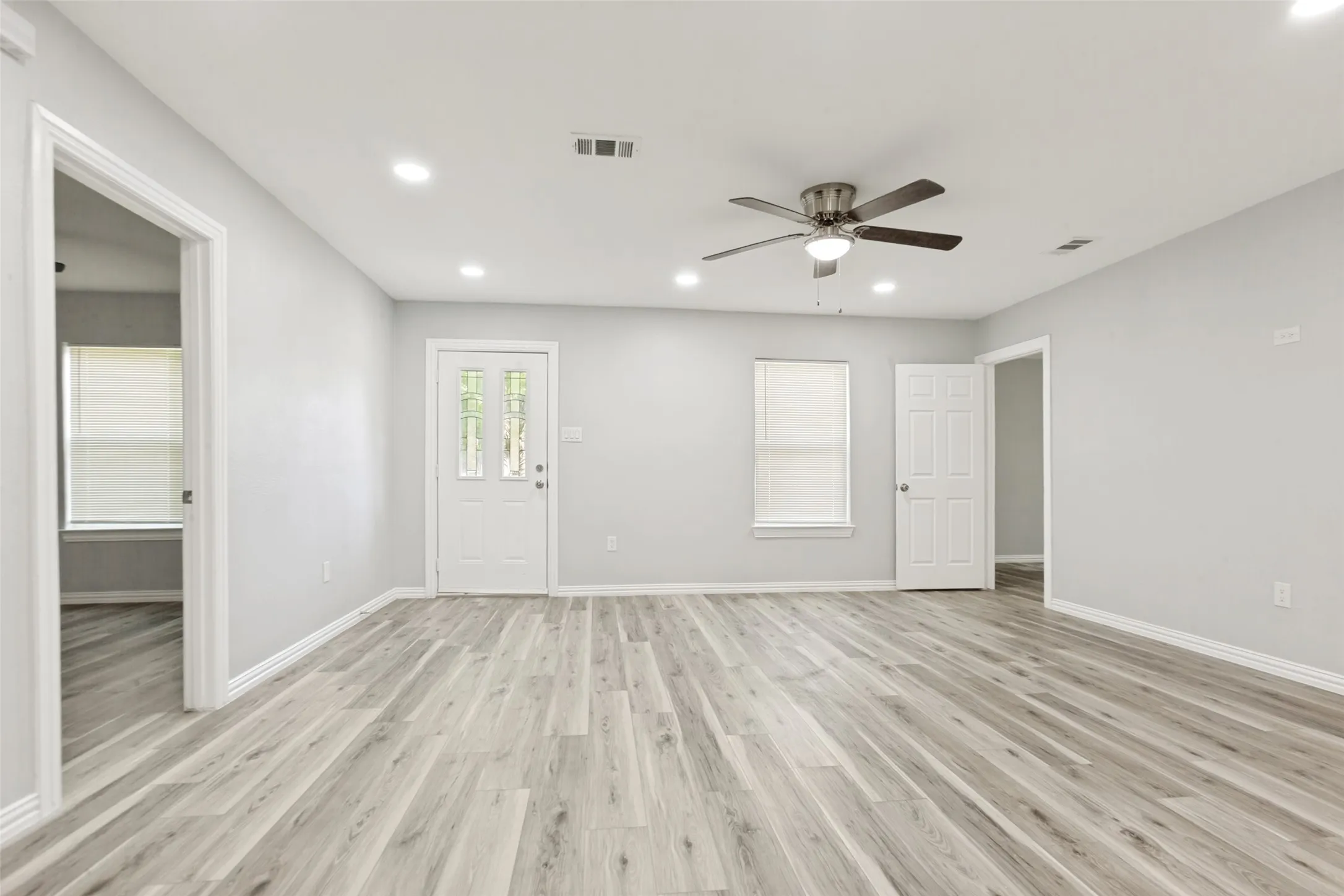 Single Family Residence For Sale in Dallas County , 617 Cedar Drive, Garland, Texas 75040, 3 Bedroom, 2 Bathroom, Garage spaces, 1,150 Sqft, built in 1949, Price $270,000, mls#21297233, Real Estate Agent in Garland, Homes For Sale in Dallas county, Homes For Sale in Garland, Realtor in Garland Texas, Real Estate Brokerage Independent Realty Texas, Luminita Cordes Realtor