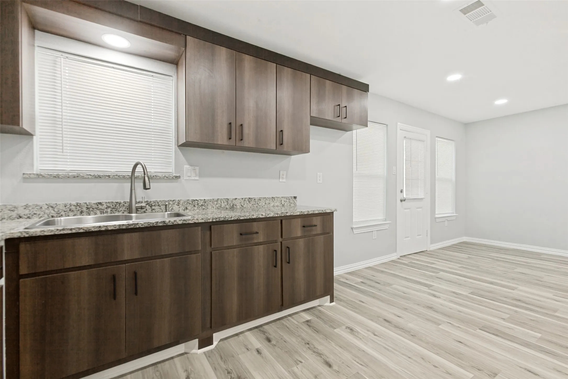 Single Family Residence For Sale in Dallas County , 617 Cedar Drive, Garland, Texas 75040, 3 Bedroom, 2 Bathroom, Garage spaces, 1,150 Sqft, built in 1949, Price $270,000, mls#21297233, Real Estate Agent in Garland, Homes For Sale in Dallas county, Homes For Sale in Garland, Realtor in Garland Texas, Real Estate Brokerage Independent Realty Texas, Luminita Cordes Realtor