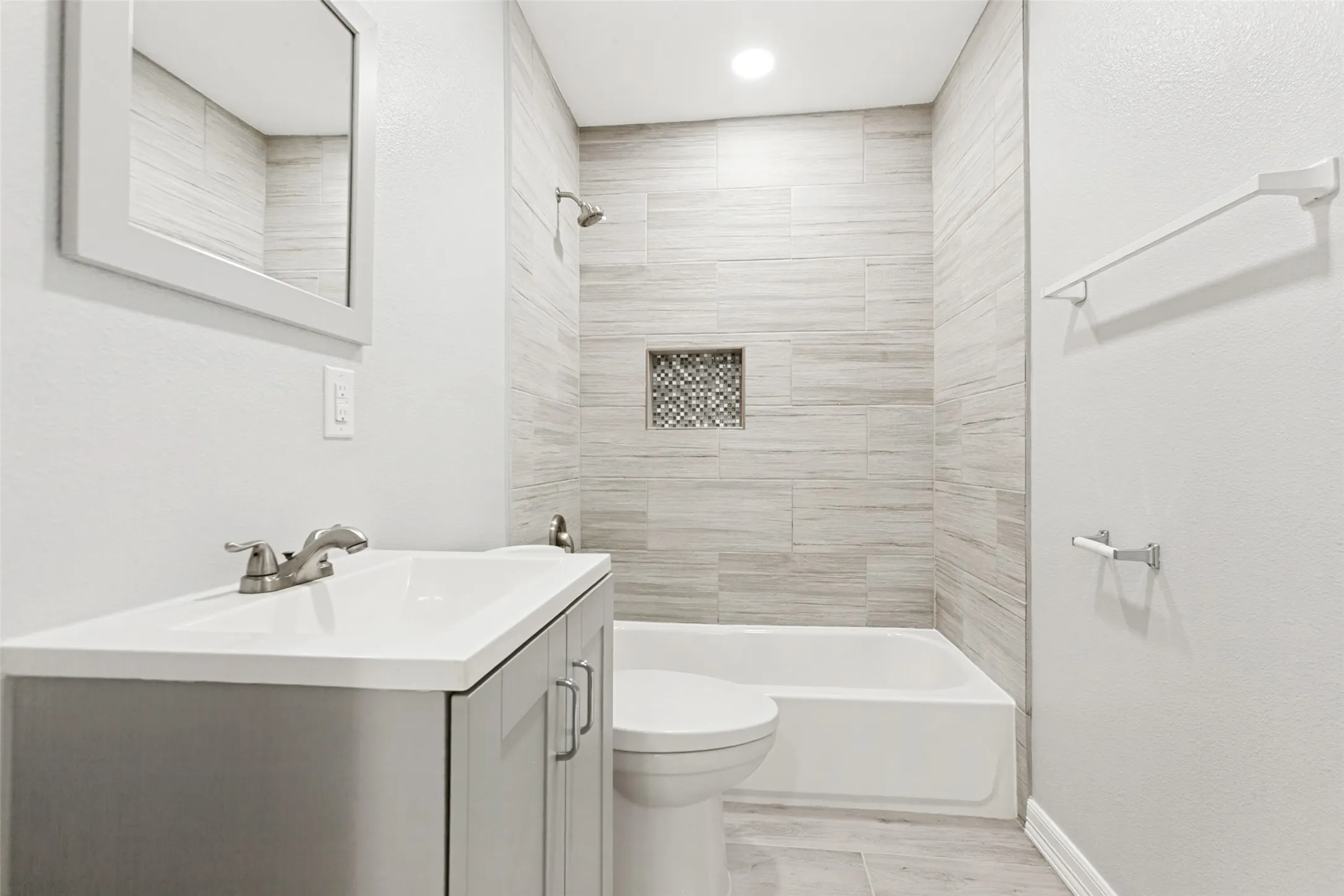 Single Family Residence For Sale in Dallas County , 617 Cedar Drive, Garland, Texas 75040, 3 Bedroom, 2 Bathroom, Garage spaces, 1,150 Sqft, built in 1949, Price $270,000, mls#21297233, Real Estate Agent in Garland, Homes For Sale in Dallas county, Homes For Sale in Garland, Realtor in Garland Texas, Real Estate Brokerage Independent Realty Texas, Luminita Cordes Realtor
