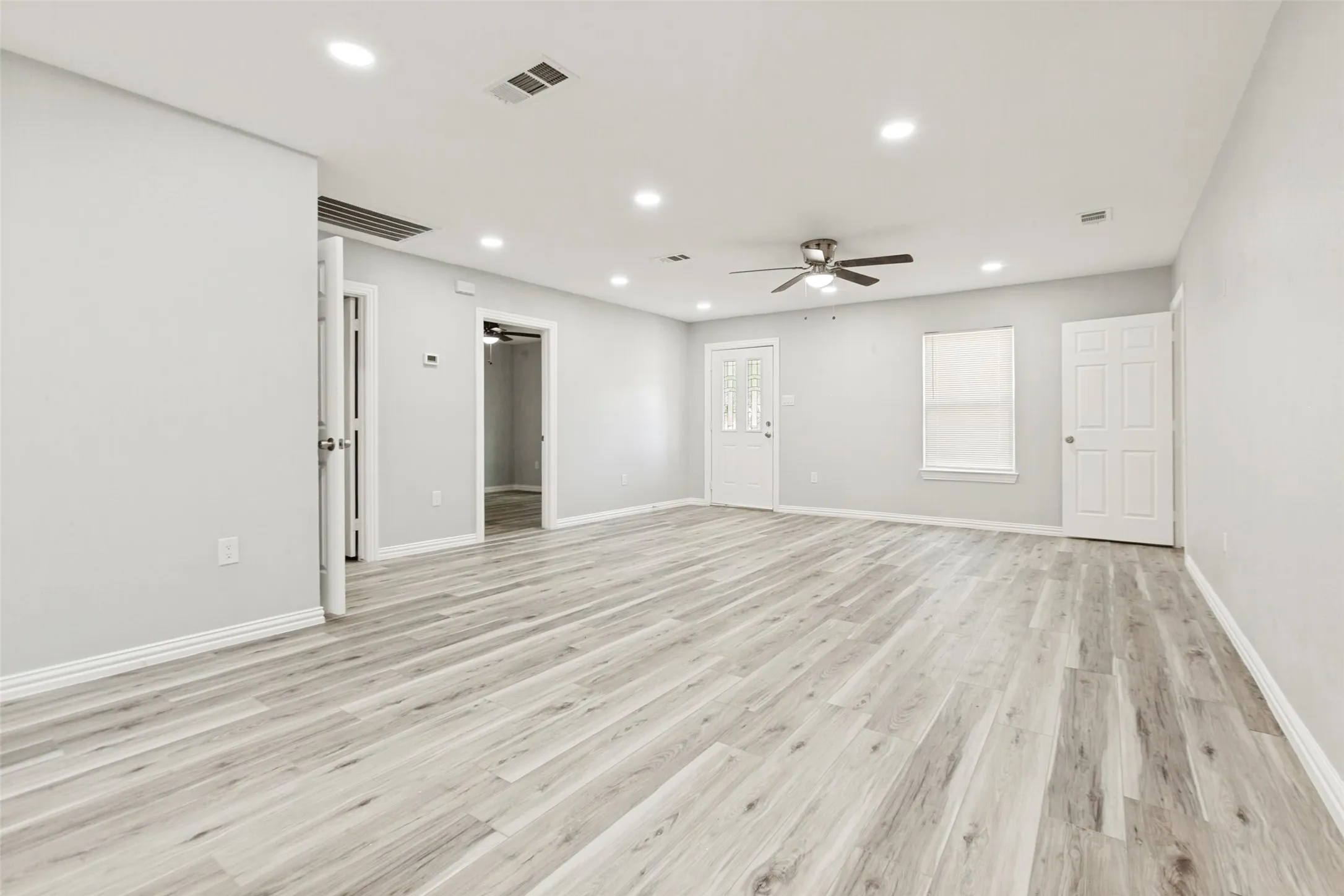Single Family Residence For Sale in Dallas County , 617 Cedar Drive, Garland, Texas 75040, 3 Bedroom, 2 Bathroom, Garage spaces, 1,150 Sqft, built in 1949, Price $270,000, mls#21297233, Real Estate Agent in Garland, Homes For Sale in Dallas county, Homes For Sale in Garland, Realtor in Garland Texas, Real Estate Brokerage Independent Realty Texas, Luminita Cordes Realtor