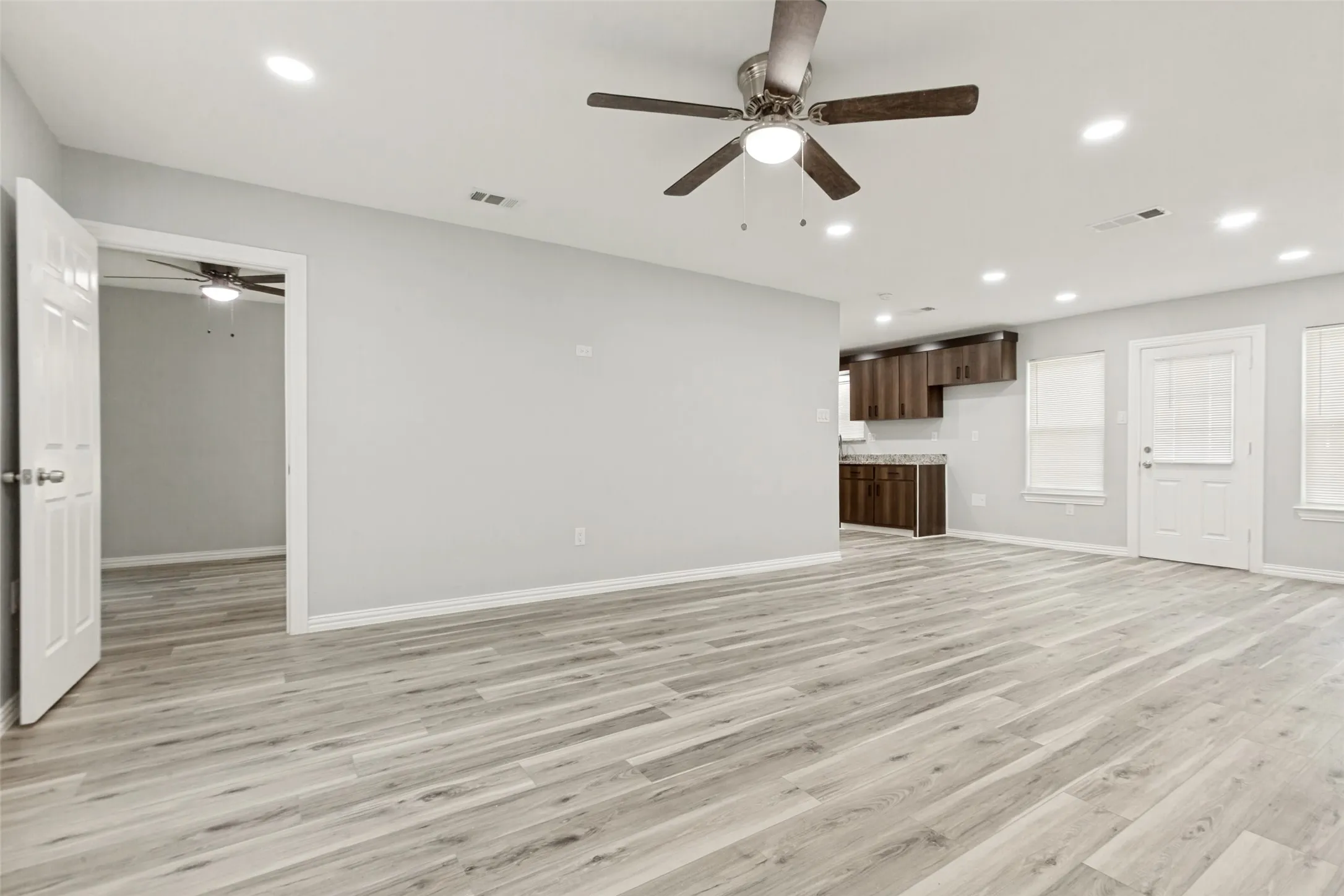 Single Family Residence For Sale in Dallas County , 617 Cedar Drive, Garland, Texas 75040, 3 Bedroom, 2 Bathroom, Garage spaces, 1,150 Sqft, built in 1949, Price $270,000, mls#21297233, Real Estate Agent in Garland, Homes For Sale in Dallas county, Homes For Sale in Garland, Realtor in Garland Texas, Real Estate Brokerage Independent Realty Texas, Luminita Cordes Realtor