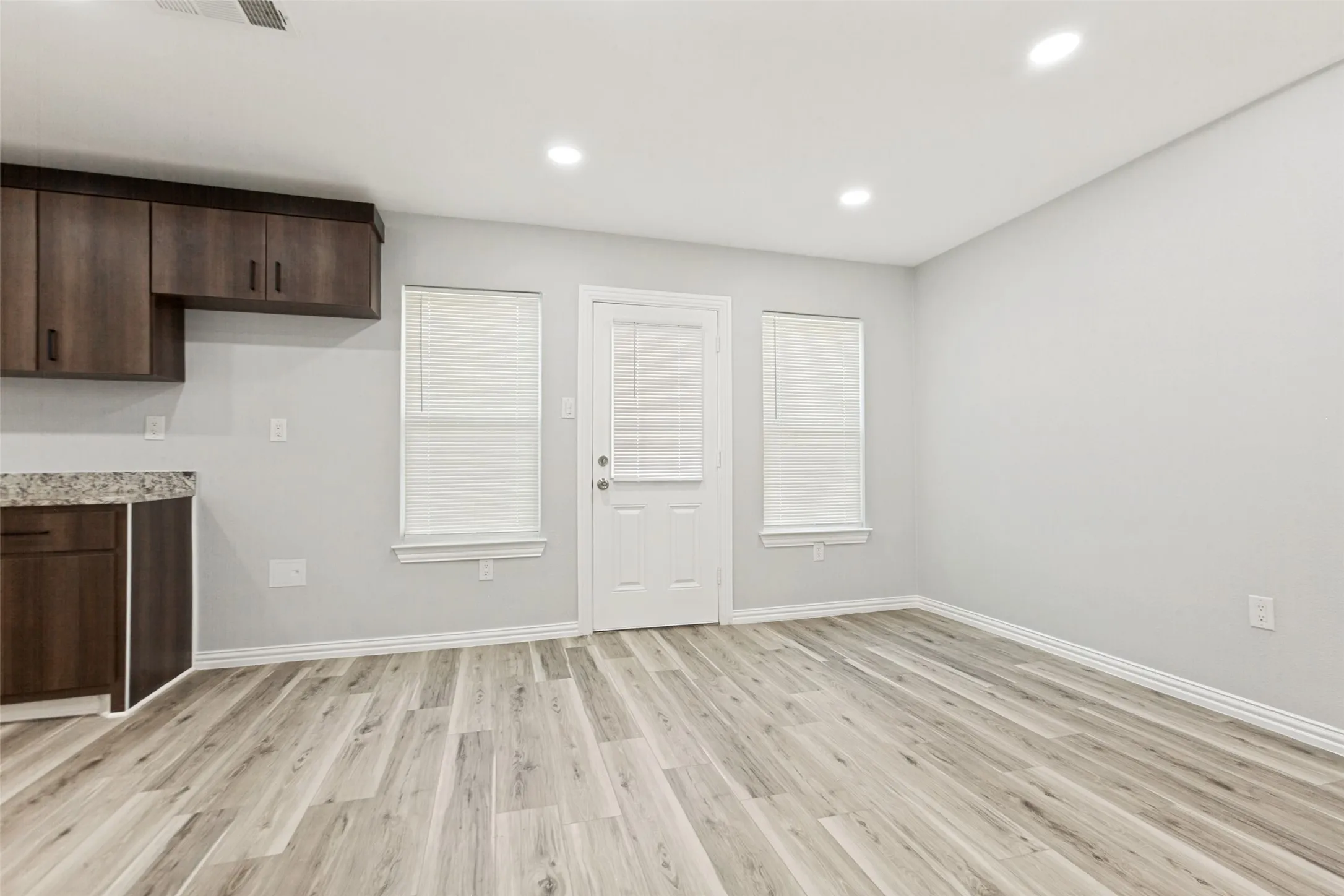 Single Family Residence For Sale in Dallas County , 617 Cedar Drive, Garland, Texas 75040, 3 Bedroom, 2 Bathroom, Garage spaces, 1,150 Sqft, built in 1949, Price $270,000, mls#21297233, Real Estate Agent in Garland, Homes For Sale in Dallas county, Homes For Sale in Garland, Realtor in Garland Texas, Real Estate Brokerage Independent Realty Texas, Luminita Cordes Realtor