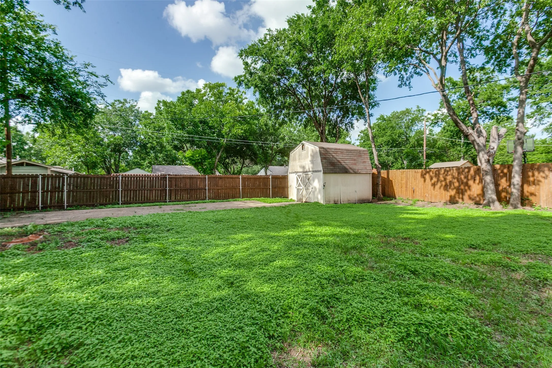 Single Family Residence For Sale in Dallas County , 617 Cedar Drive, Garland, Texas 75040, 3 Bedroom, 2 Bathroom, Garage spaces, 1,150 Sqft, built in 1949, Price $270,000, mls#21297233, Real Estate Agent in Garland, Homes For Sale in Dallas county, Homes For Sale in Garland, Realtor in Garland Texas, Real Estate Brokerage Independent Realty Texas, Luminita Cordes Realtor