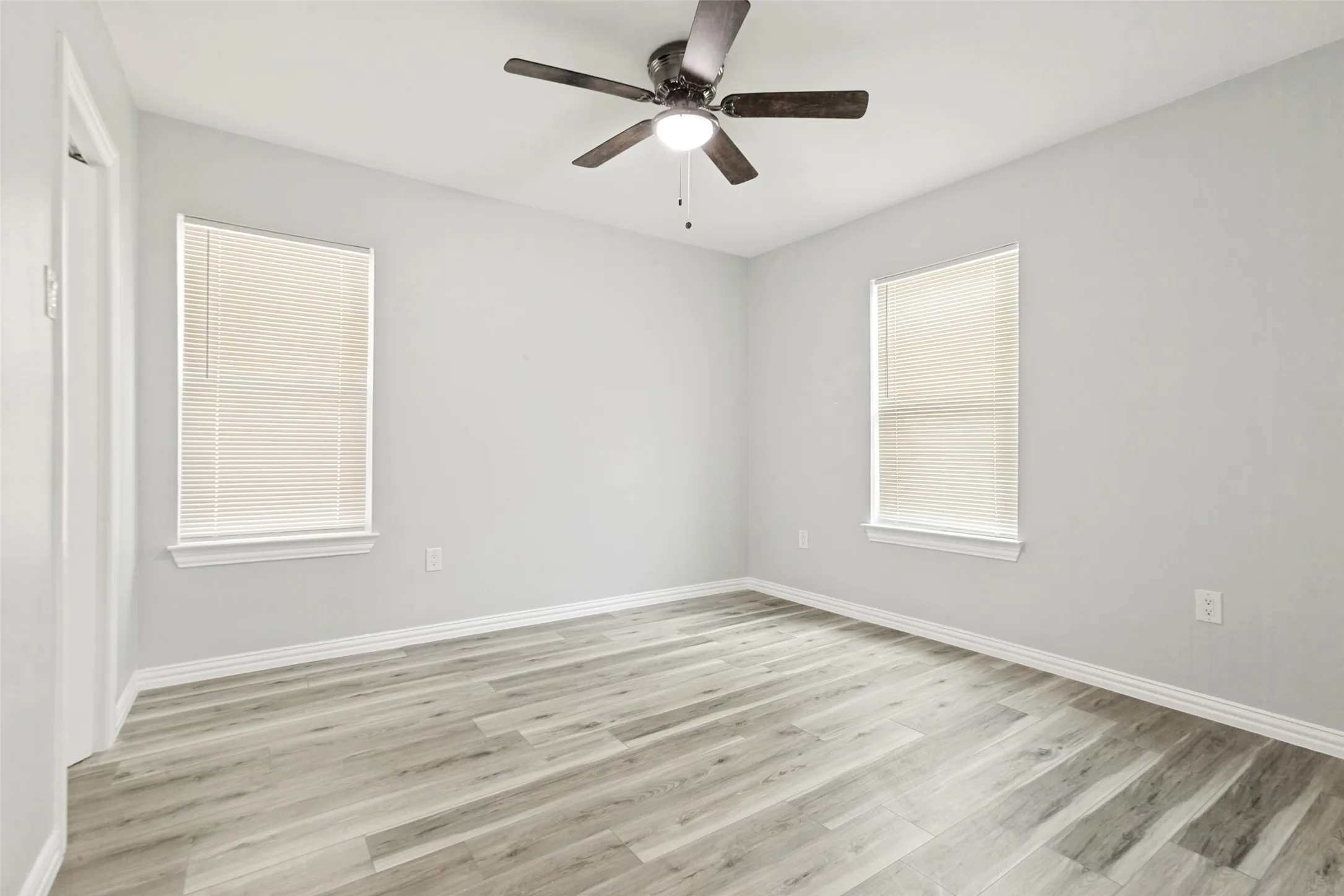Single Family Residence For Sale in Dallas County , 617 Cedar Drive, Garland, Texas 75040, 3 Bedroom, 2 Bathroom, Garage spaces, 1,150 Sqft, built in 1949, Price $270,000, mls#21297233, Real Estate Agent in Garland, Homes For Sale in Dallas county, Homes For Sale in Garland, Realtor in Garland Texas, Real Estate Brokerage Independent Realty Texas, Luminita Cordes Realtor