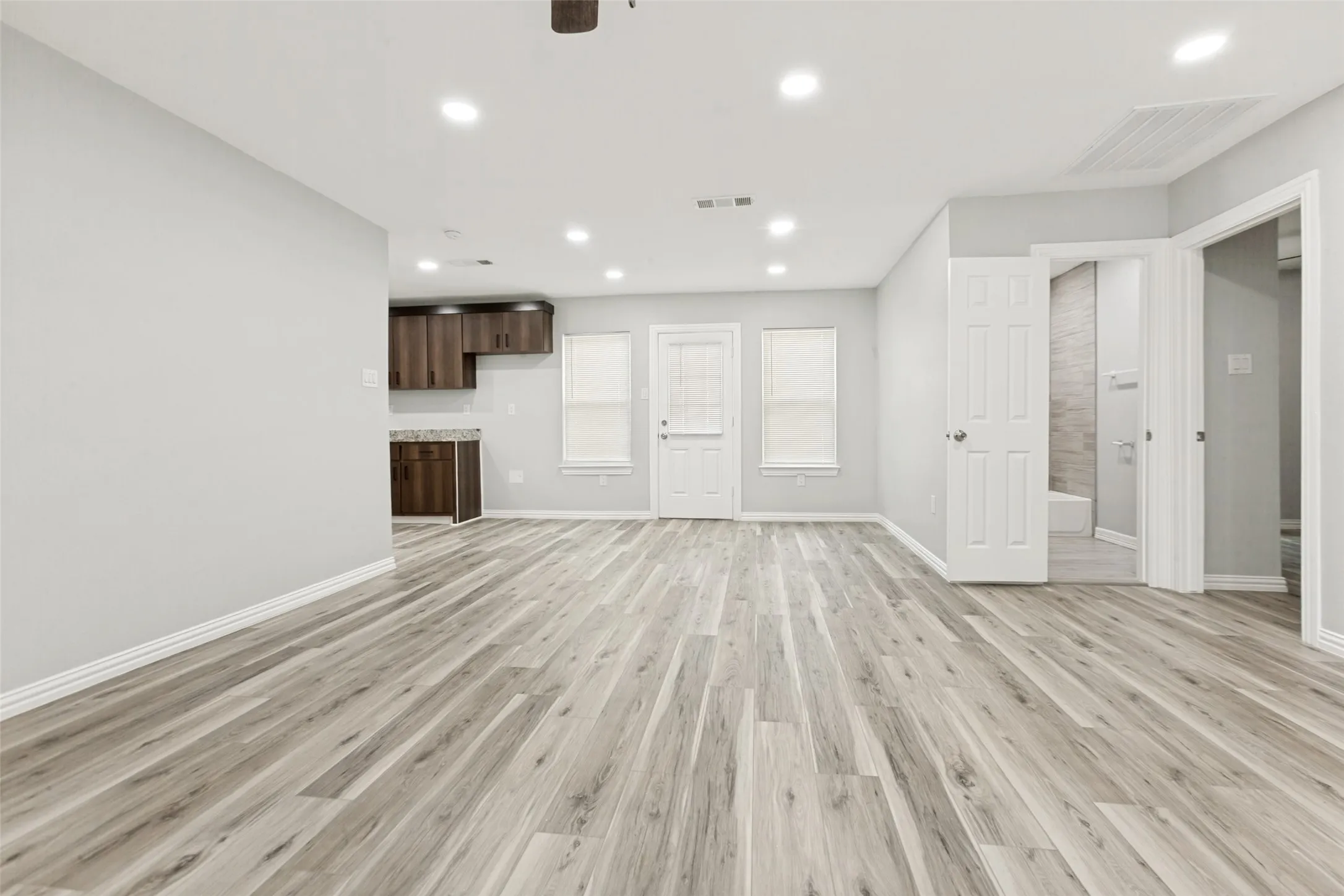 Single Family Residence For Sale in Dallas County , 617 Cedar Drive, Garland, Texas 75040, 3 Bedroom, 2 Bathroom, Garage spaces, 1,150 Sqft, built in 1949, Price $270,000, mls#21297233, Real Estate Agent in Garland, Homes For Sale in Dallas county, Homes For Sale in Garland, Realtor in Garland Texas, Real Estate Brokerage Independent Realty Texas, Luminita Cordes Realtor