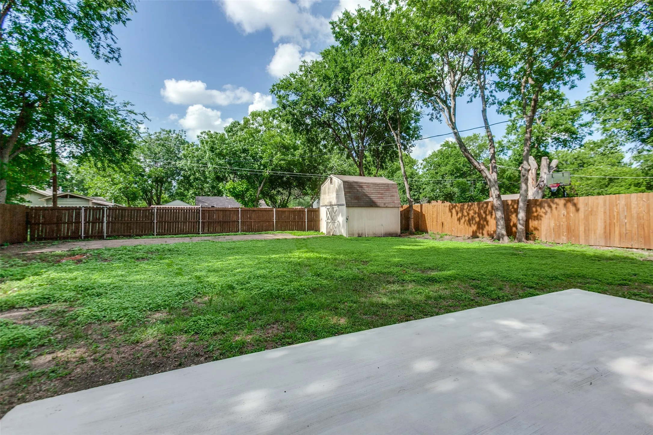 Single Family Residence For Sale in Dallas County , 617 Cedar Drive, Garland, Texas 75040, 3 Bedroom, 2 Bathroom, Garage spaces, 1,150 Sqft, built in 1949, Price $270,000, mls#21297233, Real Estate Agent in Garland, Homes For Sale in Dallas county, Homes For Sale in Garland, Realtor in Garland Texas, Real Estate Brokerage Independent Realty Texas, Luminita Cordes Realtor