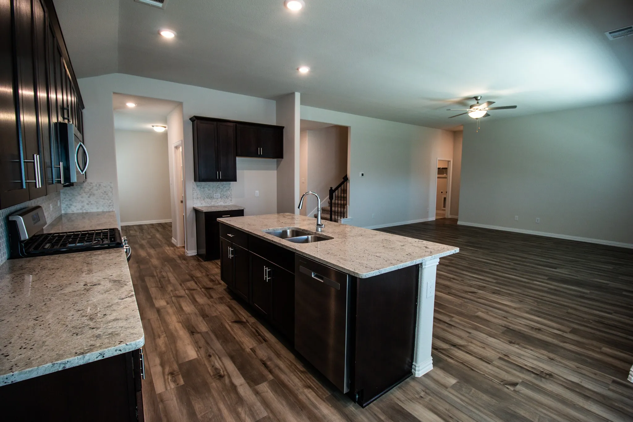 Single Family Residence For Sale in Collin County , 1202 Sweetleaf Street, Melissa, Texas 75454, 5 Bedroom, 4 Bathroom, 3 Garage spaces, 3,443 Sqft, built in 2023, mls#21297907, Real Estate Agent in Melissa, Homes For Sale in Collin county, Homes For Sale in Melissa, Realtor in Melissa Texas, Real Estate Brokerage Independent Realty Texas, Luminita Cordes Realtor