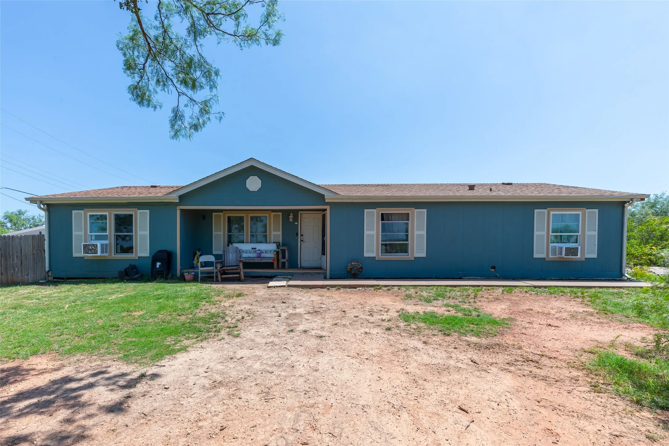 Mobile Home For Sale in Taylor County , 4045 Sue Ellen Drive, Abilene, Texas 79601, 3 Bedroom, 2 Bathroom, Garage spaces, 1,680 Sqft, built in 1997, mls#21297816, Real Estate Agent in Abilene, Homes For Sale in Taylor county, Homes For Sale in Abilene, Realtor in Abilene Texas, Real Estate Brokerage Independent Realty Texas, Luminita Cordes Realtor