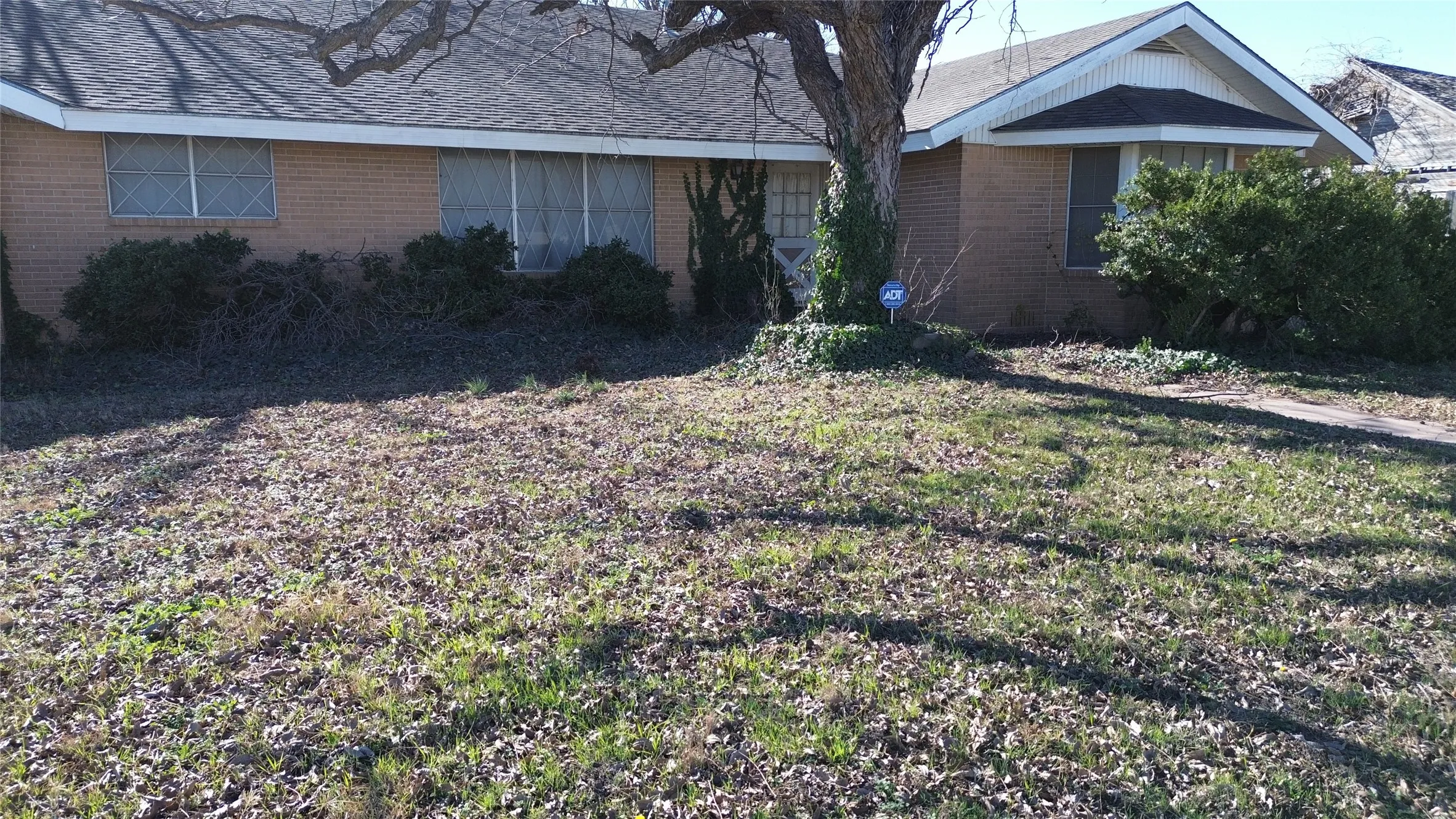 Single Family Residence For Sale in Comanche County , 1306 E Central, Comanche, Texas 76442, 3 Bedroom, 2 Bathroom, 2 Garage spaces, 2,625 Sqft, built in 1965, mls#21297928, Real Estate Agent in Comanche, Homes For Sale in Comanche county, Homes For Sale in Comanche, Realtor in Comanche Texas, Real Estate Brokerage Independent Realty Texas, Luminita Cordes Realtor