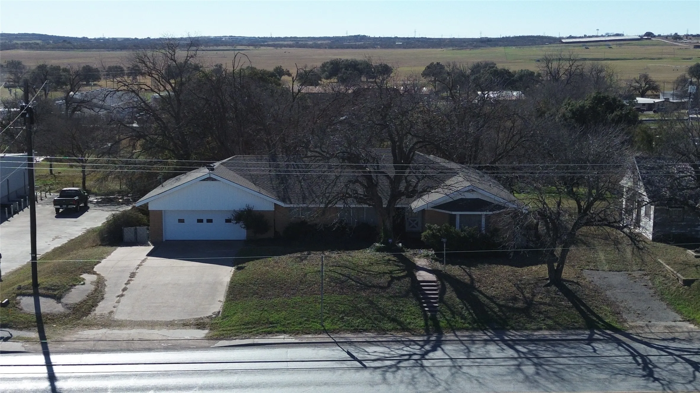 Single Family Residence For Sale in Comanche County , 1306 E Central, Comanche, Texas 76442, 3 Bedroom, 2 Bathroom, 2 Garage spaces, 2,625 Sqft, built in 1965, mls#21297928, Real Estate Agent in Comanche, Homes For Sale in Comanche county, Homes For Sale in Comanche, Realtor in Comanche Texas, Real Estate Brokerage Independent Realty Texas, Luminita Cordes Realtor