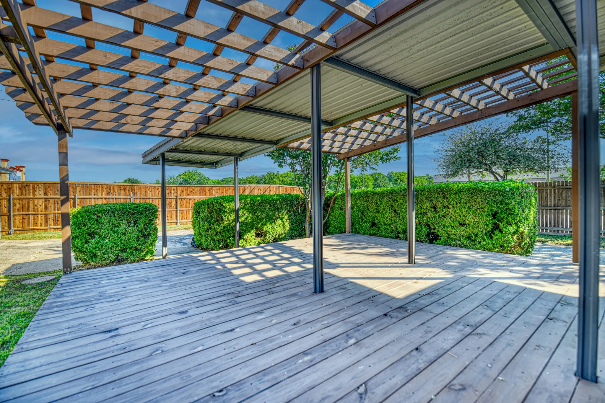 Single Family Residence For Sale in Dallas County , 2305 Fenestra Drive, Dallas, Texas 75228, 3 Bedroom, 3 Bathroom, 2 Garage spaces, 1,740 Sqft, built in 1960, mls#21294669, Real Estate Agent in Dallas, Homes For Sale in Dallas county, Homes For Sale in Dallas, Realtor in Dallas Texas, Real Estate Brokerage Independent Realty Texas, Luminita Cordes Realtor