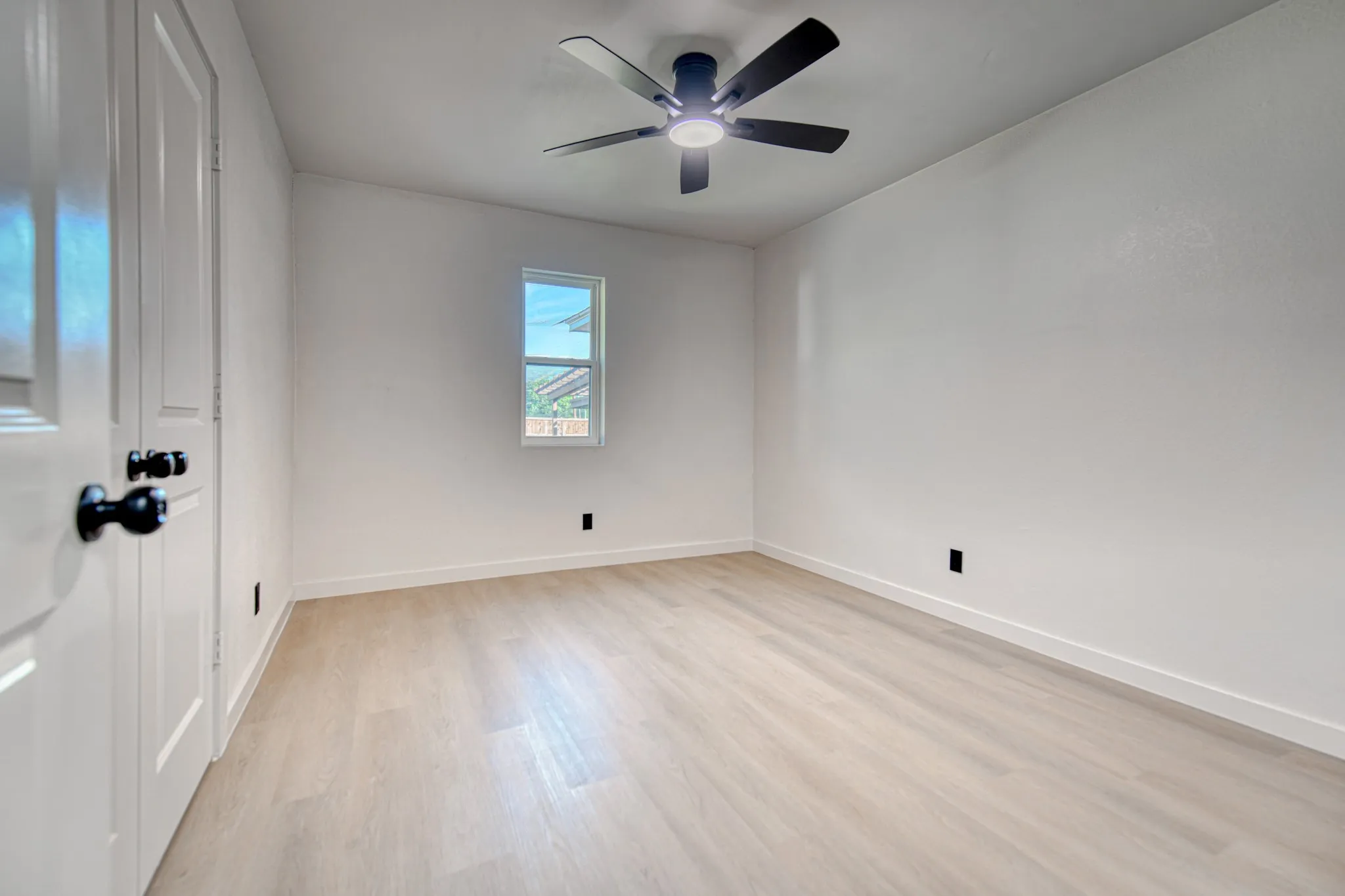Single Family Residence For Sale in Dallas County , 2305 Fenestra Drive, Dallas, Texas 75228, 3 Bedroom, 3 Bathroom, 2 Garage spaces, 1,740 Sqft, built in 1960, mls#21294669, Real Estate Agent in Dallas, Homes For Sale in Dallas county, Homes For Sale in Dallas, Realtor in Dallas Texas, Real Estate Brokerage Independent Realty Texas, Luminita Cordes Realtor
