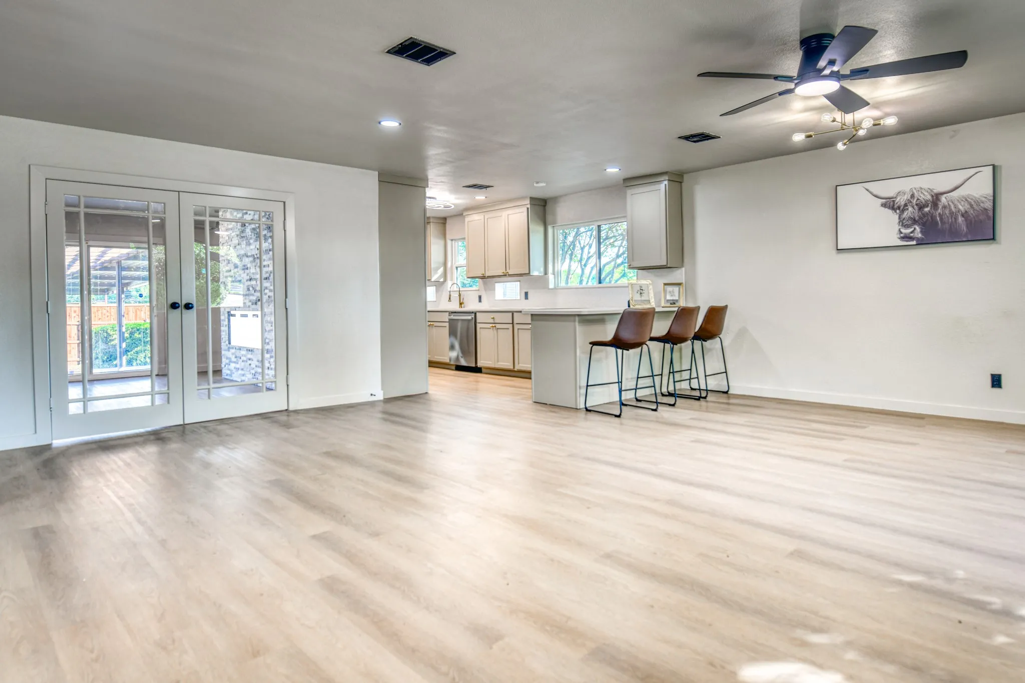 Single Family Residence For Sale in Dallas County , 2305 Fenestra Drive, Dallas, Texas 75228, 3 Bedroom, 3 Bathroom, 2 Garage spaces, 1,740 Sqft, built in 1960, mls#21294669, Real Estate Agent in Dallas, Homes For Sale in Dallas county, Homes For Sale in Dallas, Realtor in Dallas Texas, Real Estate Brokerage Independent Realty Texas, Luminita Cordes Realtor