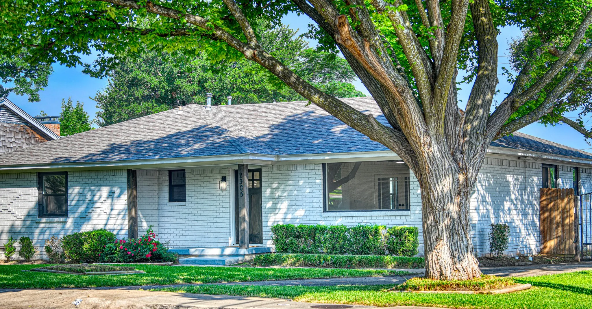 Single Family Residence For Sale in Dallas County , 2305 Fenestra Drive, Dallas, Texas 75228, 3 Bedroom, 3 Bathroom, 2 Garage spaces, 1,740 Sqft, built in 1960, mls#21294669, Real Estate Agent in Dallas, Homes For Sale in Dallas county, Homes For Sale in Dallas, Realtor in Dallas Texas, Real Estate Brokerage Independent Realty Texas, Luminita Cordes Realtor