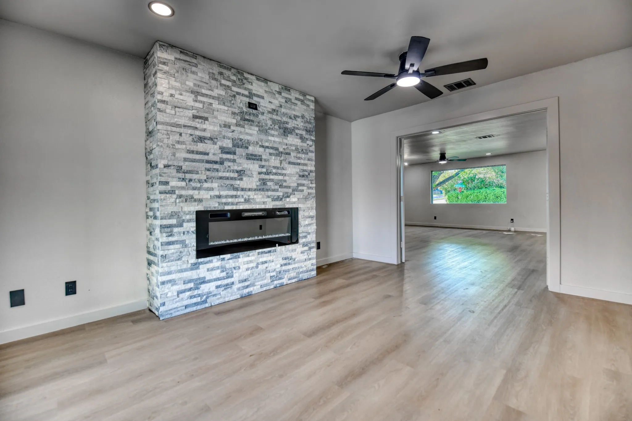 Single Family Residence For Sale in Dallas County , 2305 Fenestra Drive, Dallas, Texas 75228, 3 Bedroom, 3 Bathroom, 2 Garage spaces, 1,740 Sqft, built in 1960, mls#21294669, Real Estate Agent in Dallas, Homes For Sale in Dallas county, Homes For Sale in Dallas, Realtor in Dallas Texas, Real Estate Brokerage Independent Realty Texas, Luminita Cordes Realtor