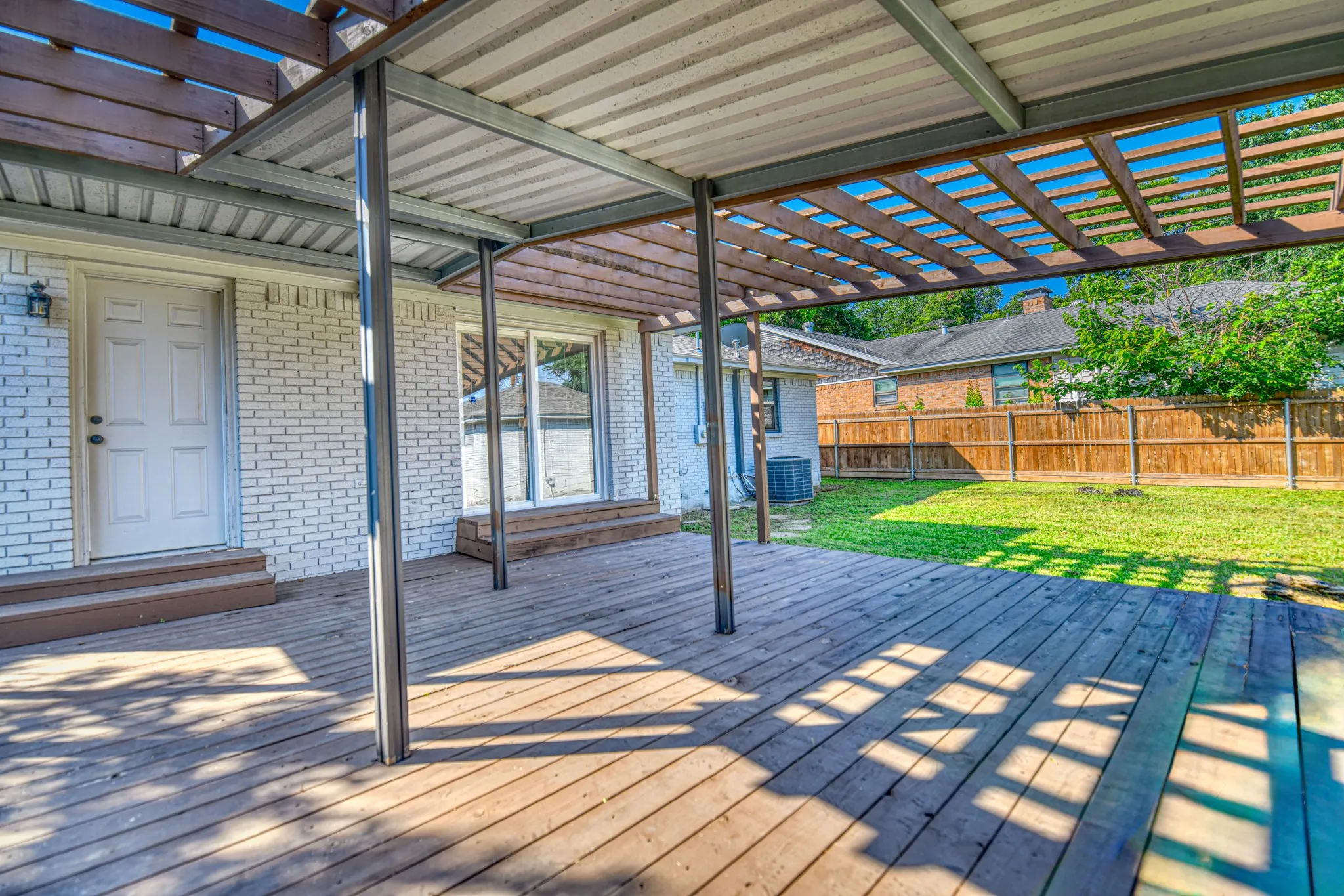 Single Family Residence For Sale in Dallas County , 2305 Fenestra Drive, Dallas, Texas 75228, 3 Bedroom, 3 Bathroom, 2 Garage spaces, 1,740 Sqft, built in 1960, mls#21294669, Real Estate Agent in Dallas, Homes For Sale in Dallas county, Homes For Sale in Dallas, Realtor in Dallas Texas, Real Estate Brokerage Independent Realty Texas, Luminita Cordes Realtor