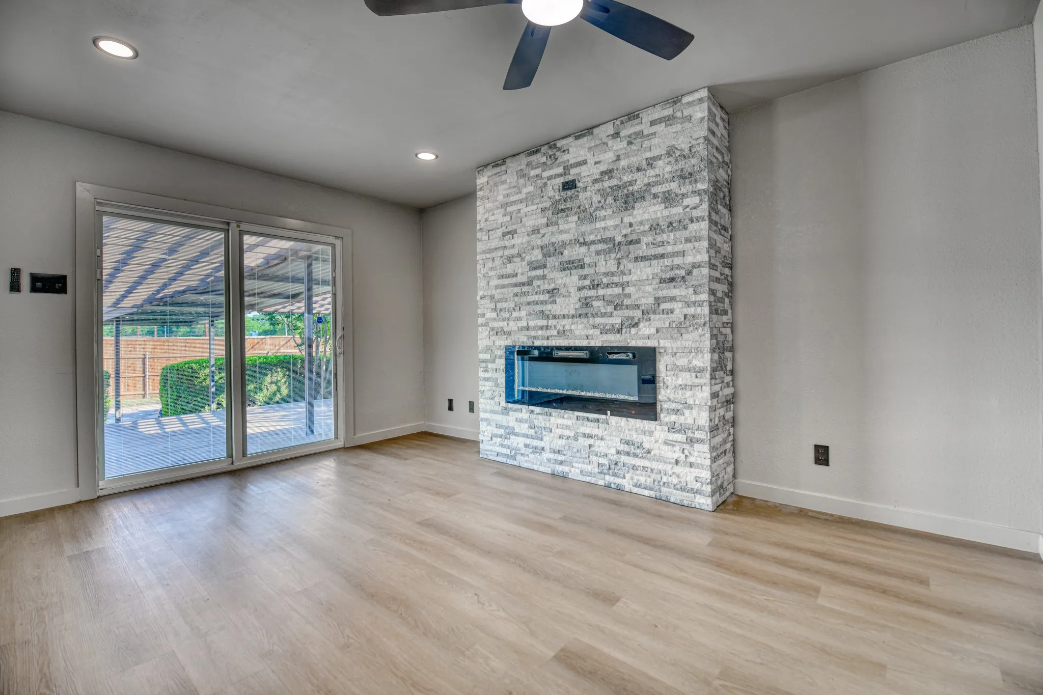 Single Family Residence For Sale in Dallas County , 2305 Fenestra Drive, Dallas, Texas 75228, 3 Bedroom, 3 Bathroom, 2 Garage spaces, 1,740 Sqft, built in 1960, mls#21294669, Real Estate Agent in Dallas, Homes For Sale in Dallas county, Homes For Sale in Dallas, Realtor in Dallas Texas, Real Estate Brokerage Independent Realty Texas, Luminita Cordes Realtor