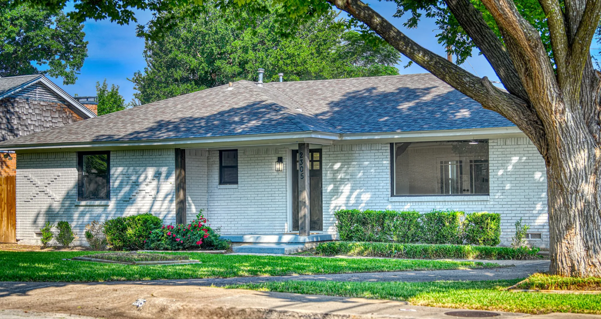Single Family Residence For Sale in Dallas County , 2305 Fenestra Drive, Dallas, Texas 75228, 3 Bedroom, 3 Bathroom, 2 Garage spaces, 1,740 Sqft, built in 1960, mls#21294669, Real Estate Agent in Dallas, Homes For Sale in Dallas county, Homes For Sale in Dallas, Realtor in Dallas Texas, Real Estate Brokerage Independent Realty Texas, Luminita Cordes Realtor